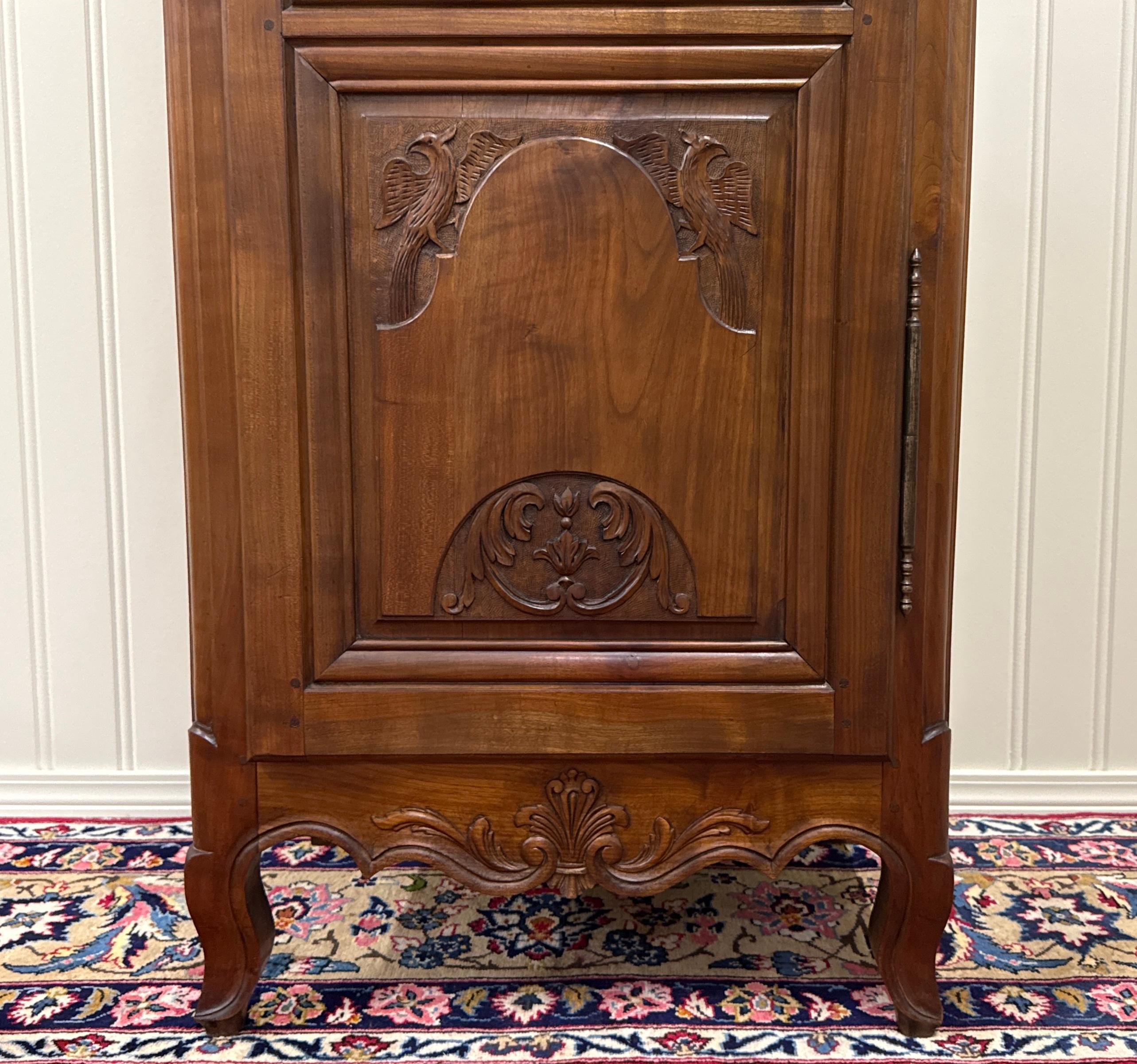Armoire française ancienne Louis XVI Armoire Linen Cabinet Bonnetiere acajou 6