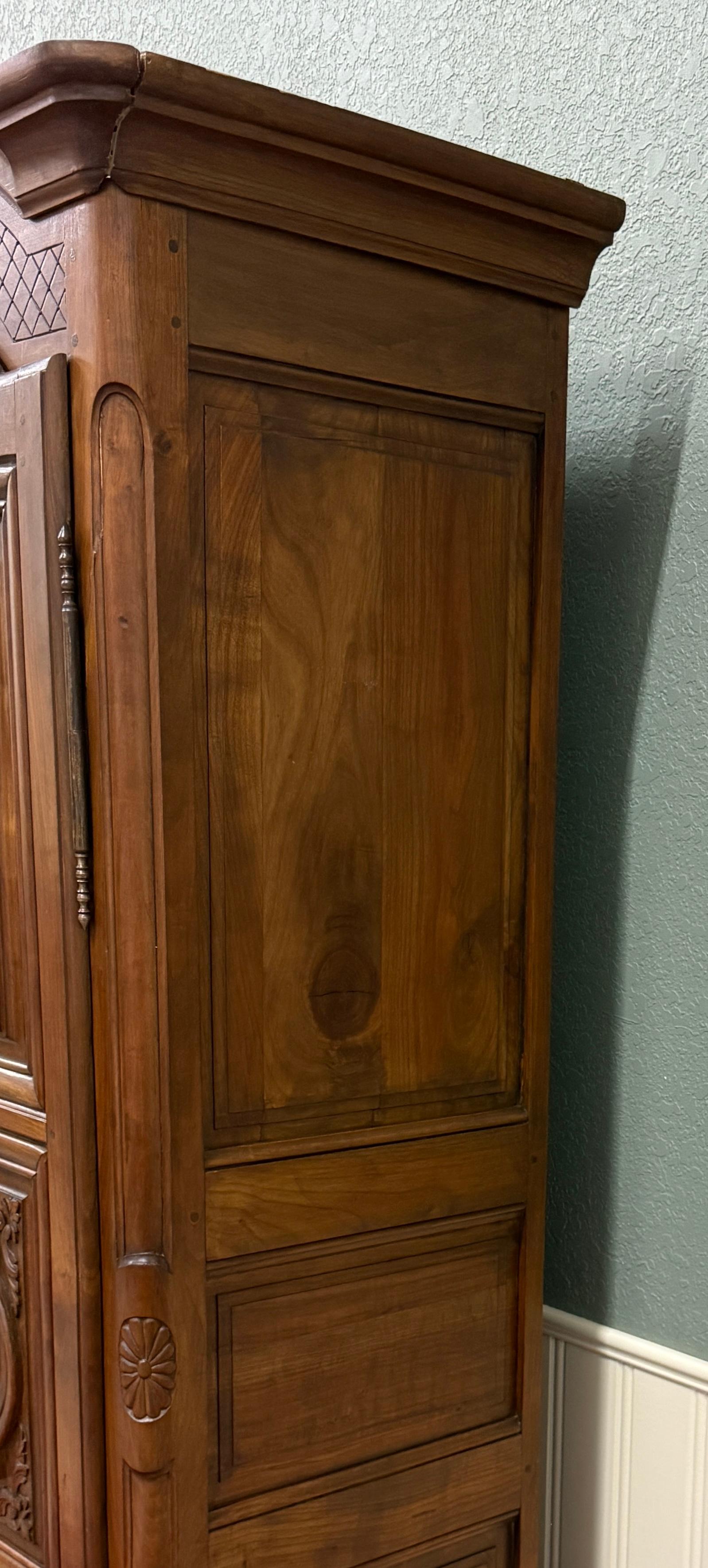 Acajou Armoire française ancienne Louis XVI Armoire Linen Cabinet Bonnetiere acajou