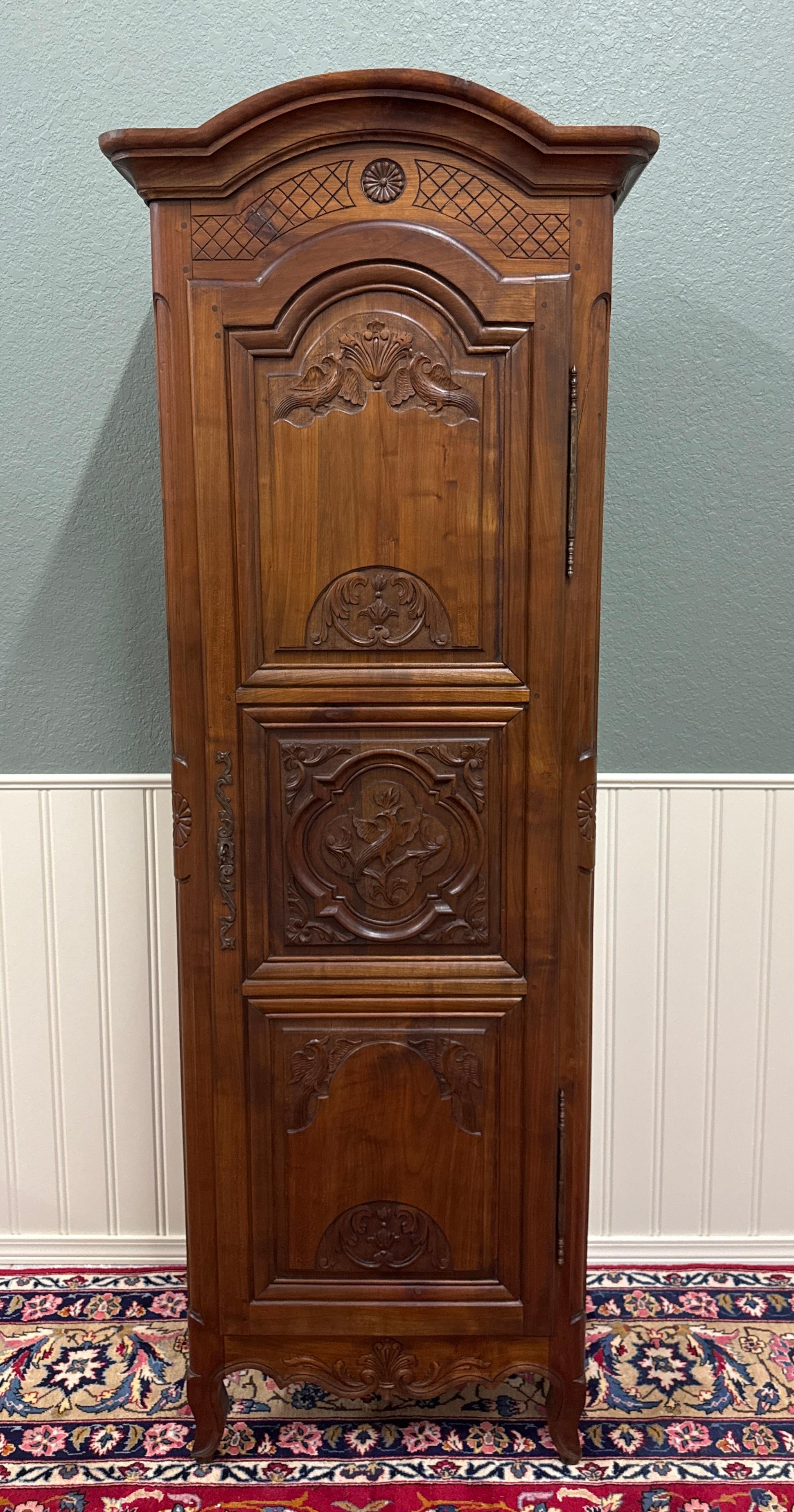 Armoire française ancienne Louis XVI Armoire Linen Cabinet Bonnetiere acajou 1