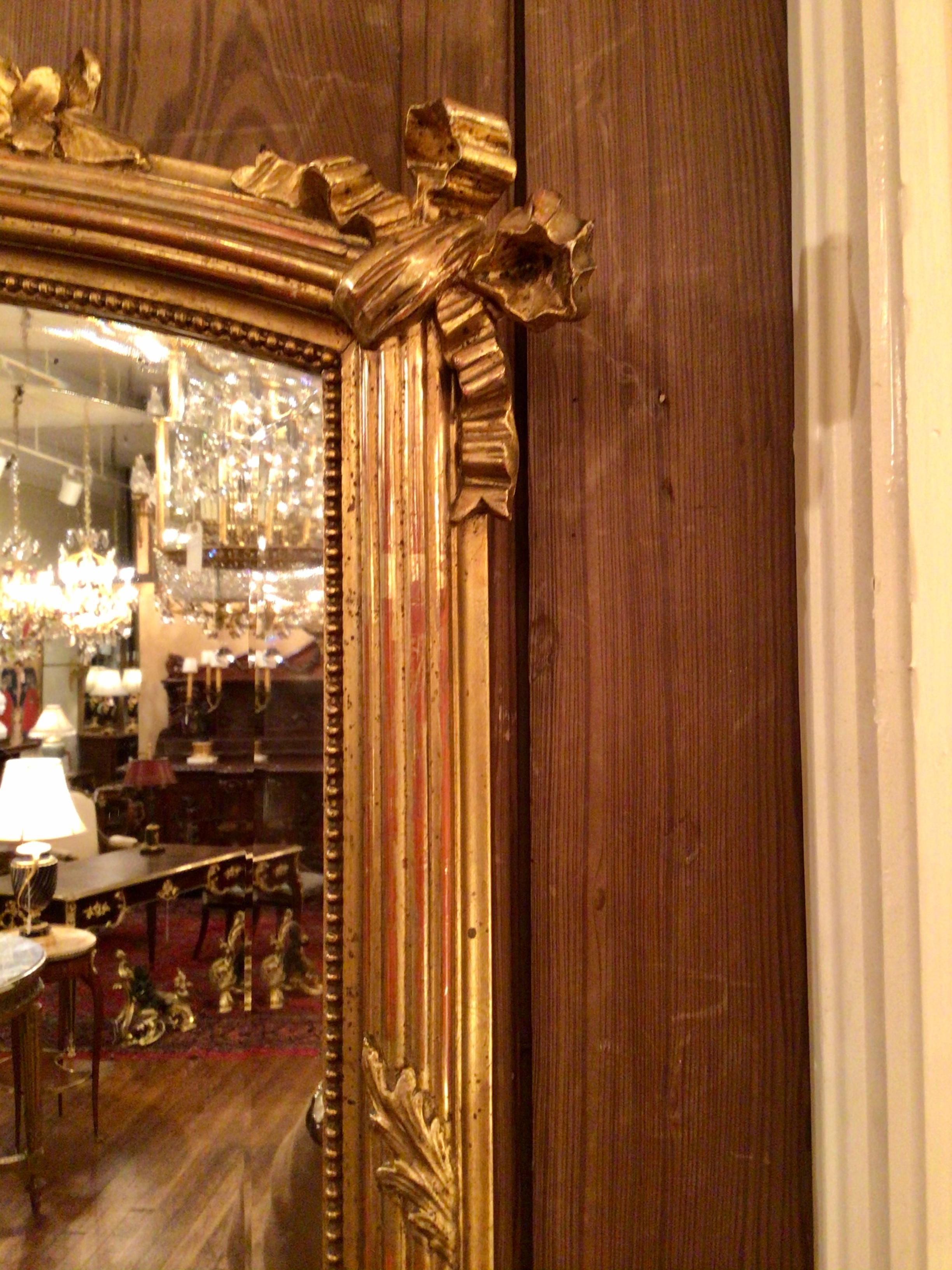 Antique French Louis XVI beveled gilt mirror, circa 1880.
MIR236.