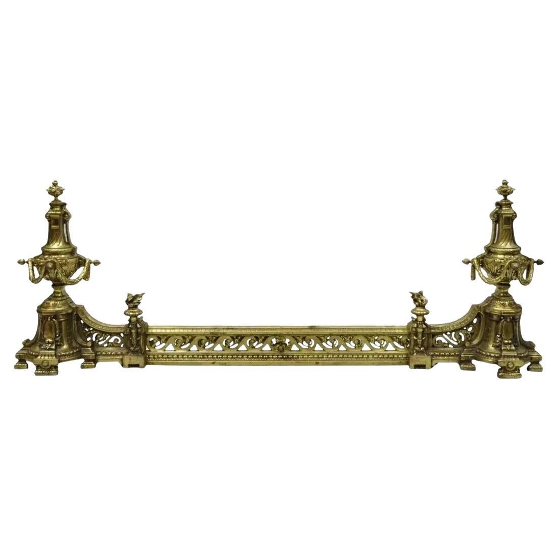 Antique French Louis XVI Messing Bronze Flamme Finial Andirons w / Adjustable Fender im Angebot
