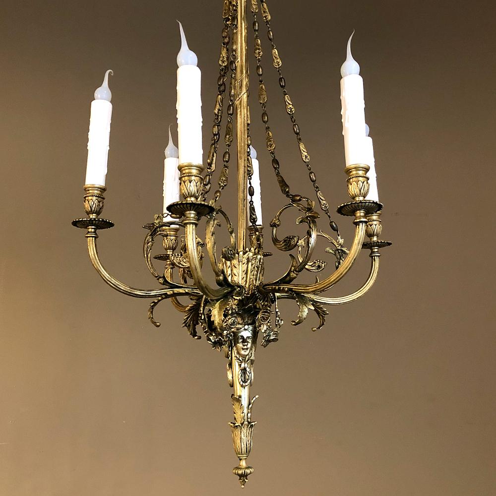 Fatto a mano Antico lampadario francese Luigi XVI in bronzo in vendita