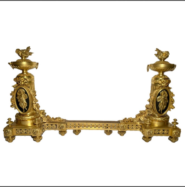 Chenets français anciens Louis XVI en bronze d'or en forme de chenet, vers 1880.