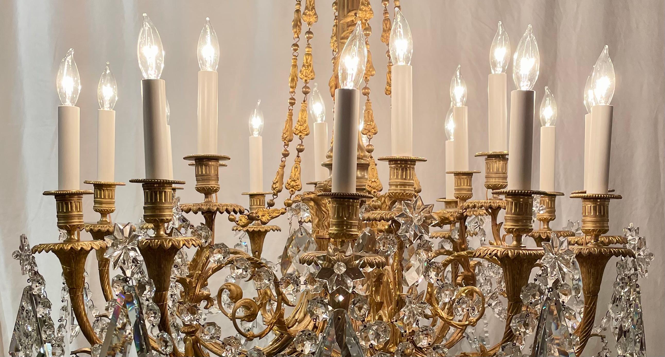 Lustre Louis XVI ancien en bronze d'or et cristal à 18 lumières, Circa 1890 Bon état - En vente à New Orleans, LA