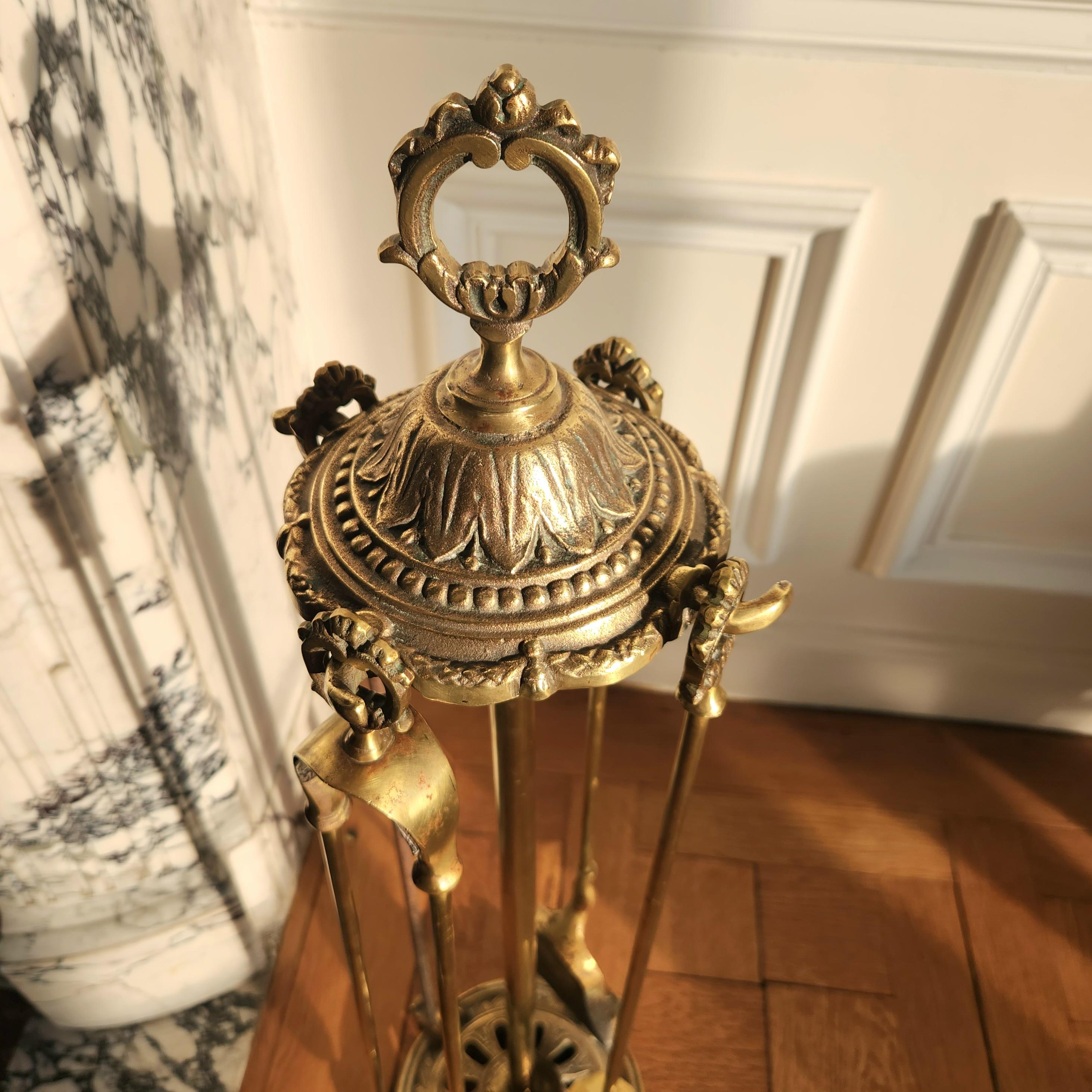 Antique French, set da camino in bronzo Luigi XVI (outils de cheminée) in vendita 3