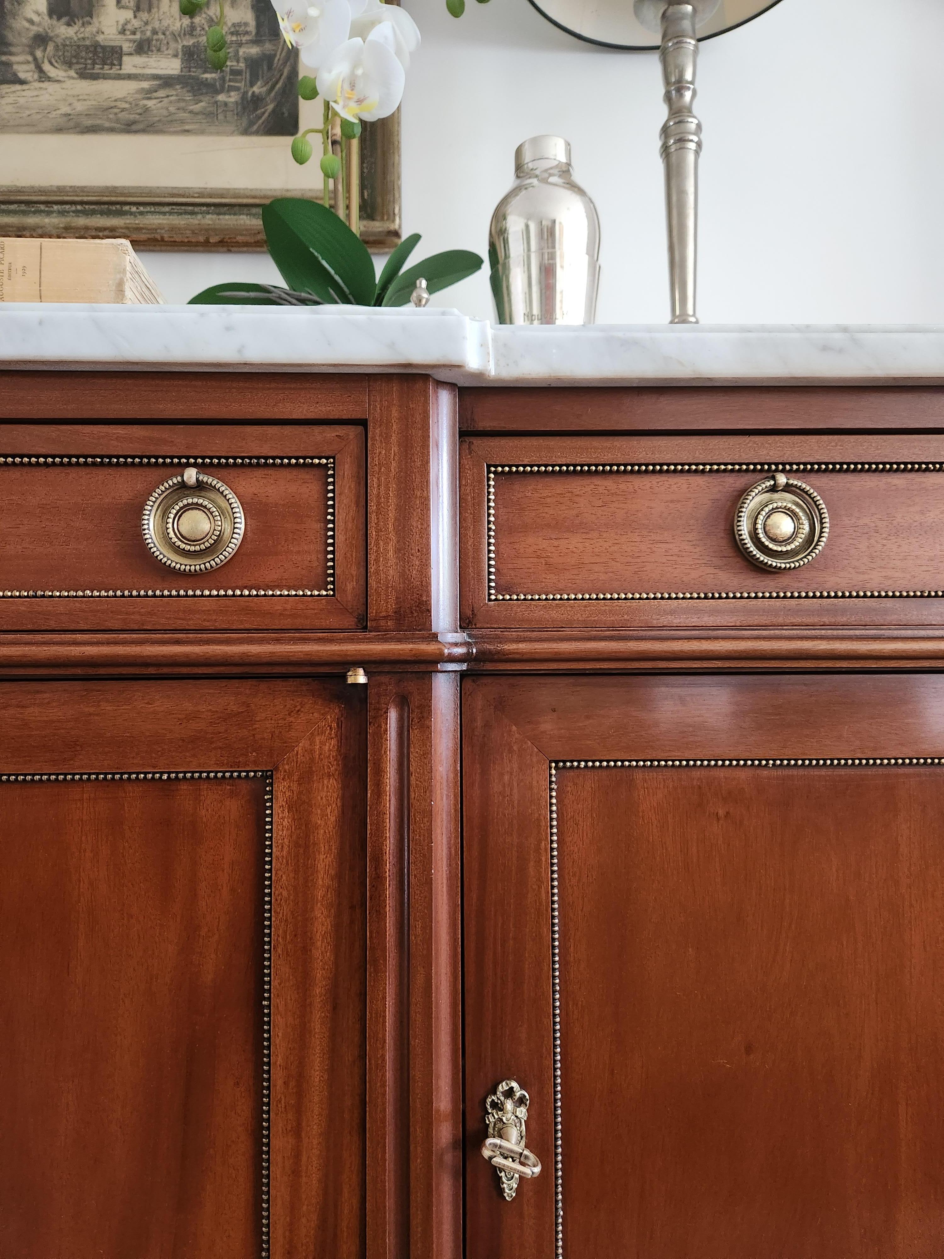 Antique French Louis XVI Buffet, Bronze & Carrara Marmor im Angebot 3