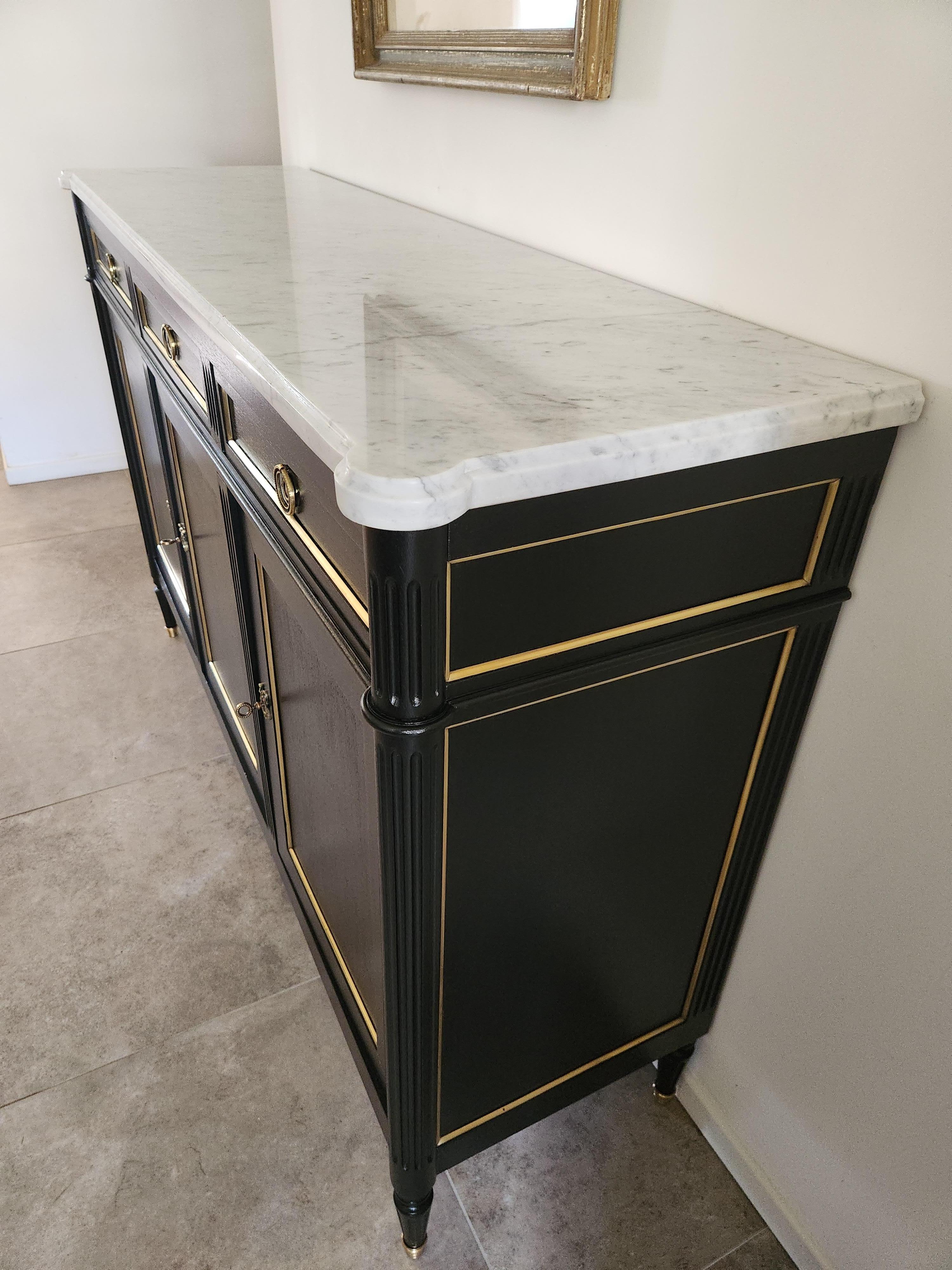 Antique French Louis XVI Buffet, bronzo e marmo di Carrara in vendita 3