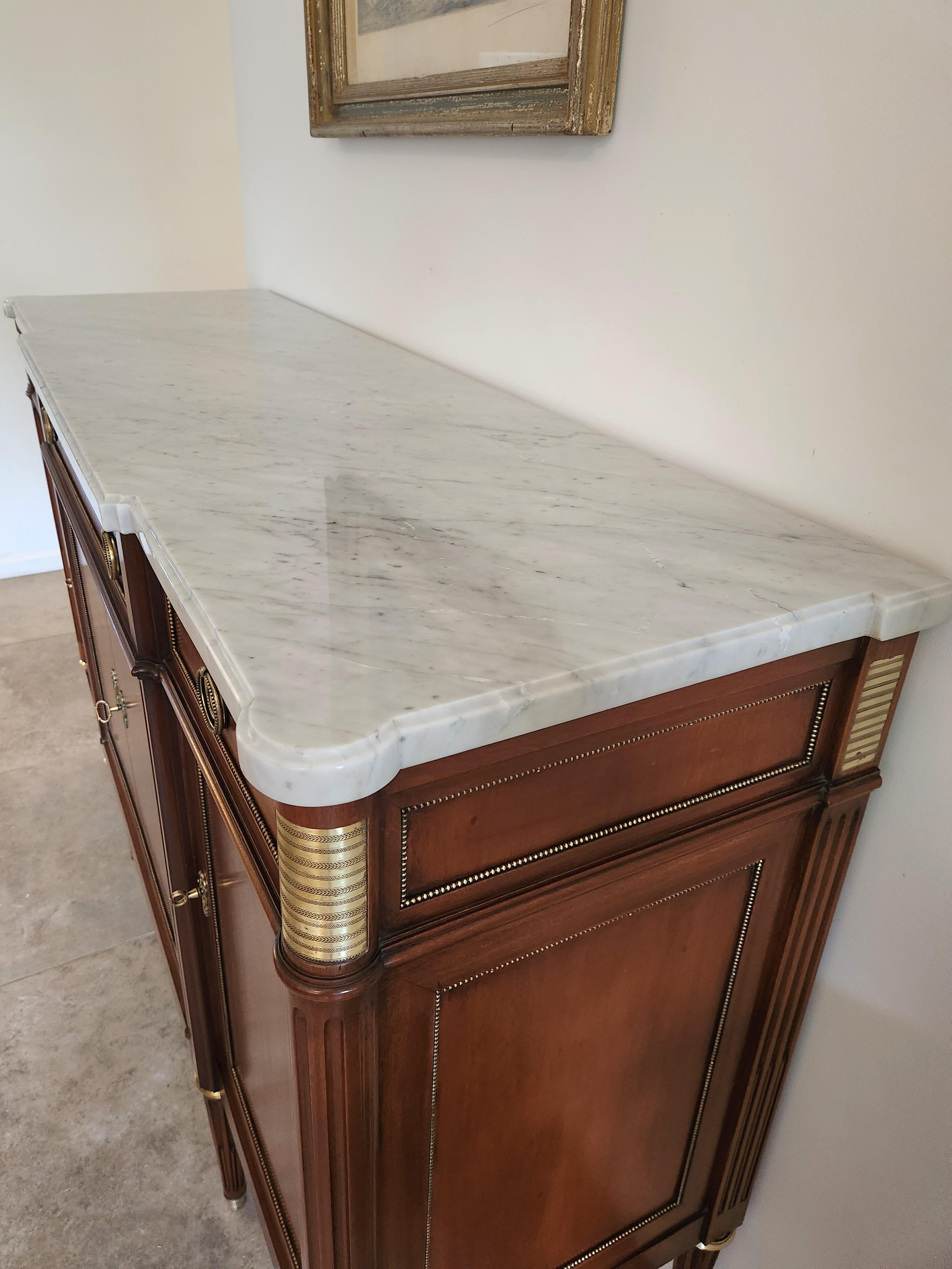 Antique French Louis XVI Buffet, Bronze & Carrara Marmor im Angebot 4