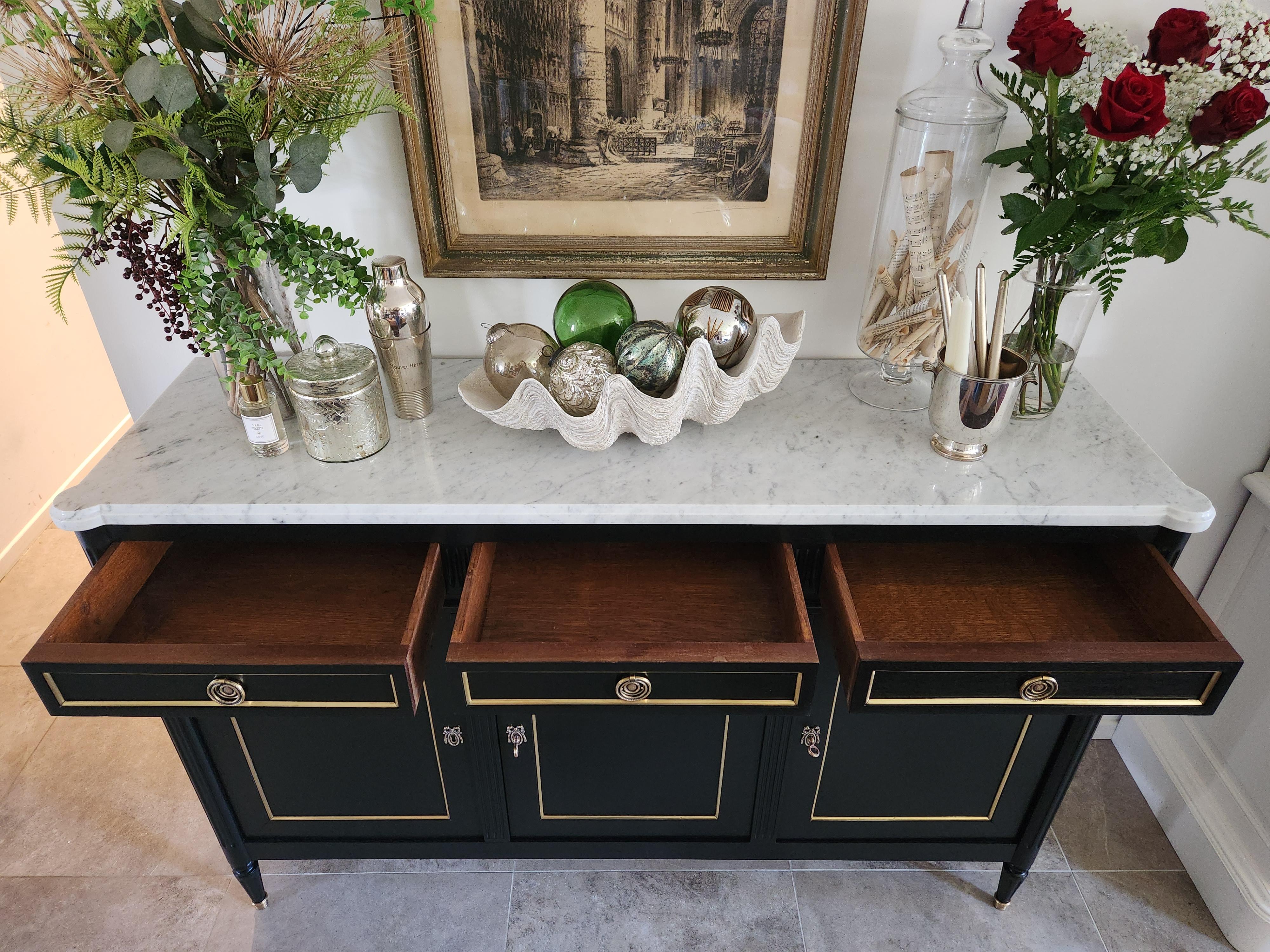 Luigi XVI Antique French Louis XVI Buffet, bronzo e marmo di Carrara in vendita