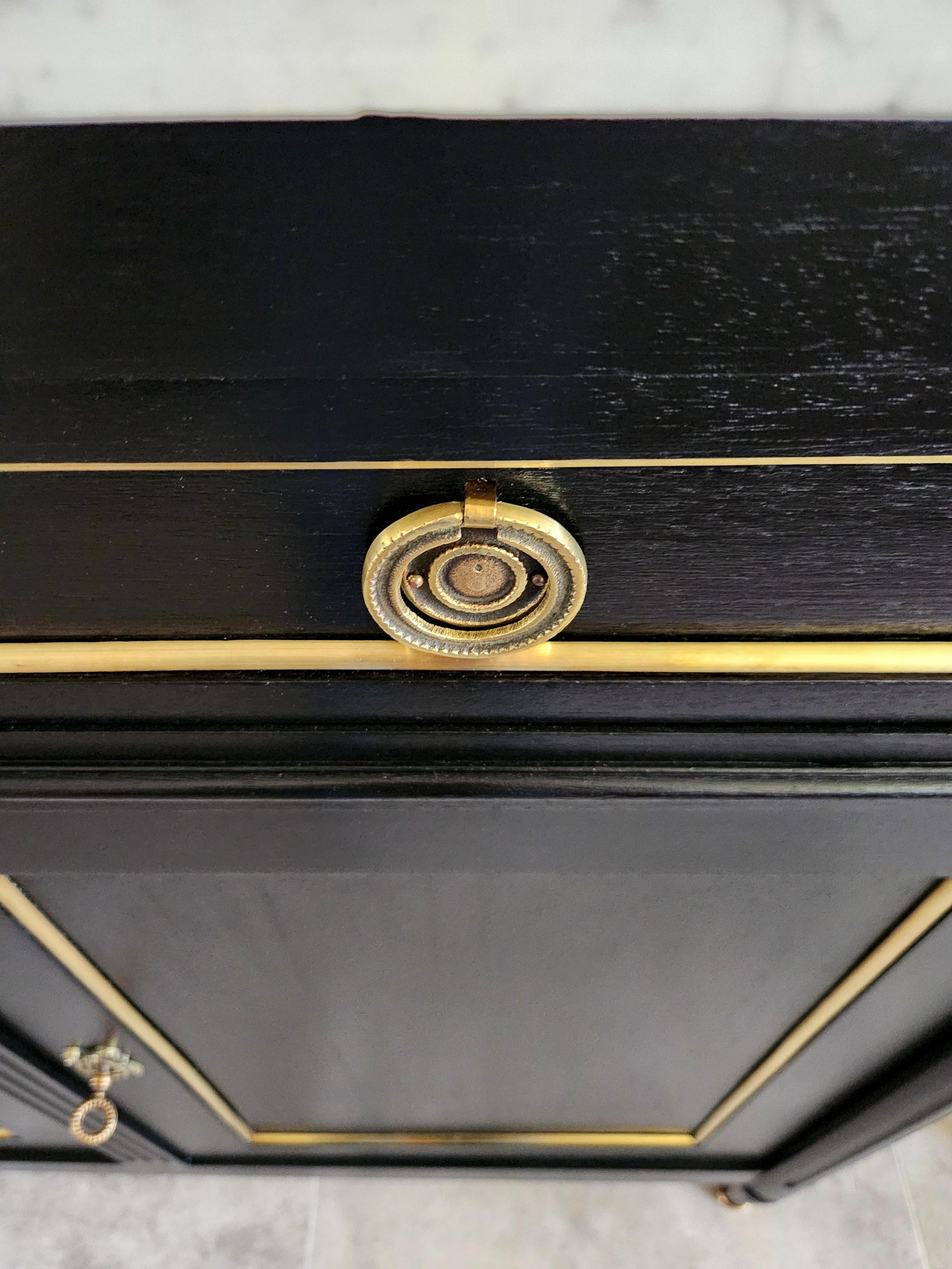 Antique French Louis XVI Buffet, bronzo e marmo di Carrara in vendita 2