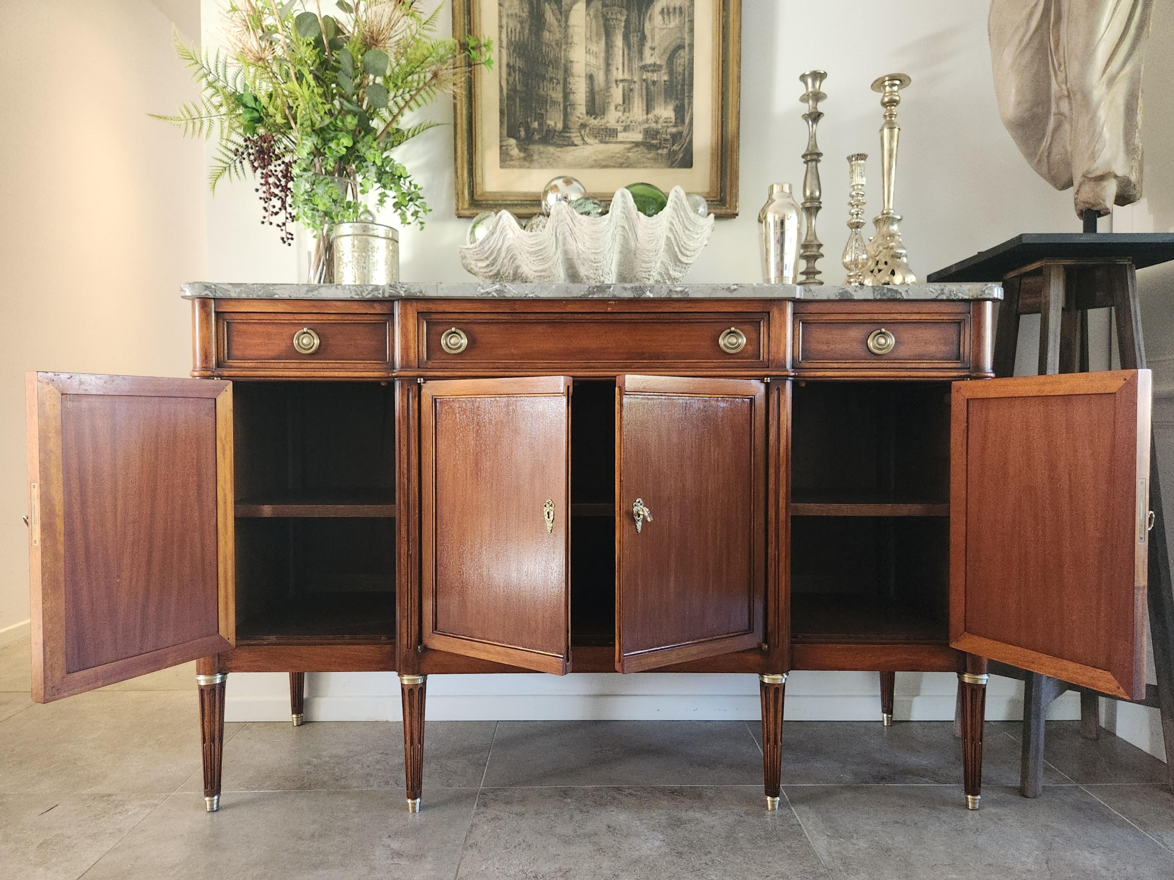 XIXe siècle Buffet français ancien Louis XVI, bronze et plateau en marbre en vente