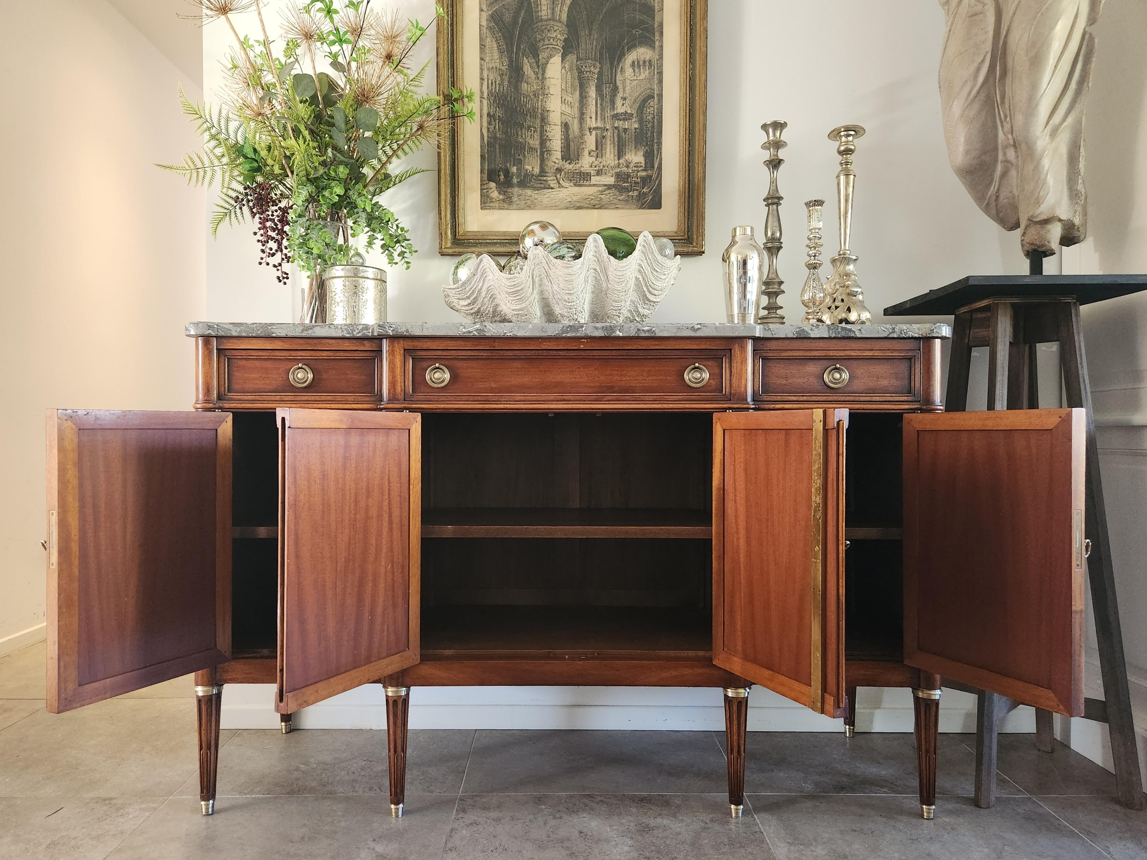 Bronze Buffet français ancien Louis XVI, bronze et plateau en marbre en vente