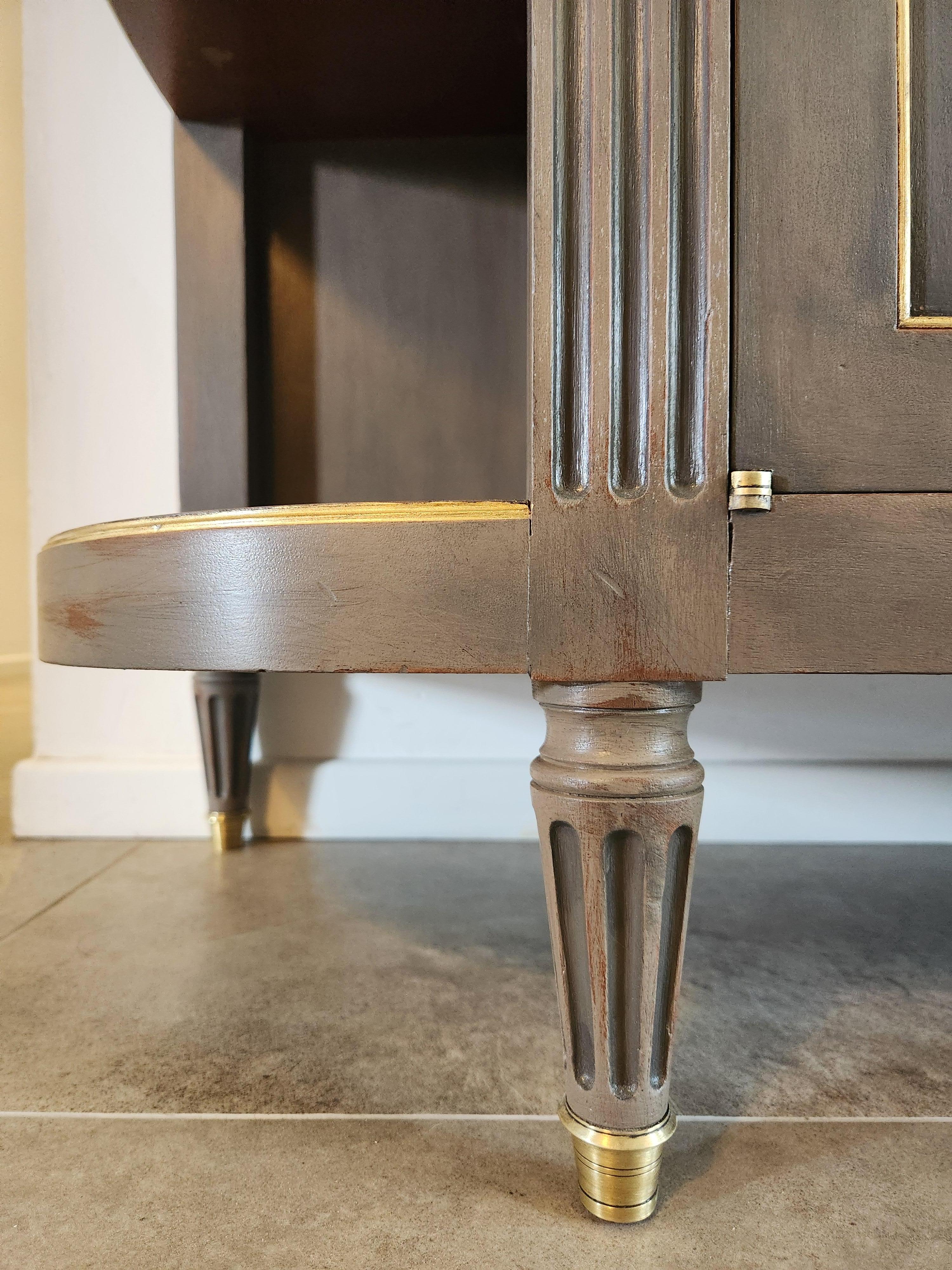 Francese Antique French Louis XVI Buffet, marmo di Carrara, dettagli in bronzo in vendita