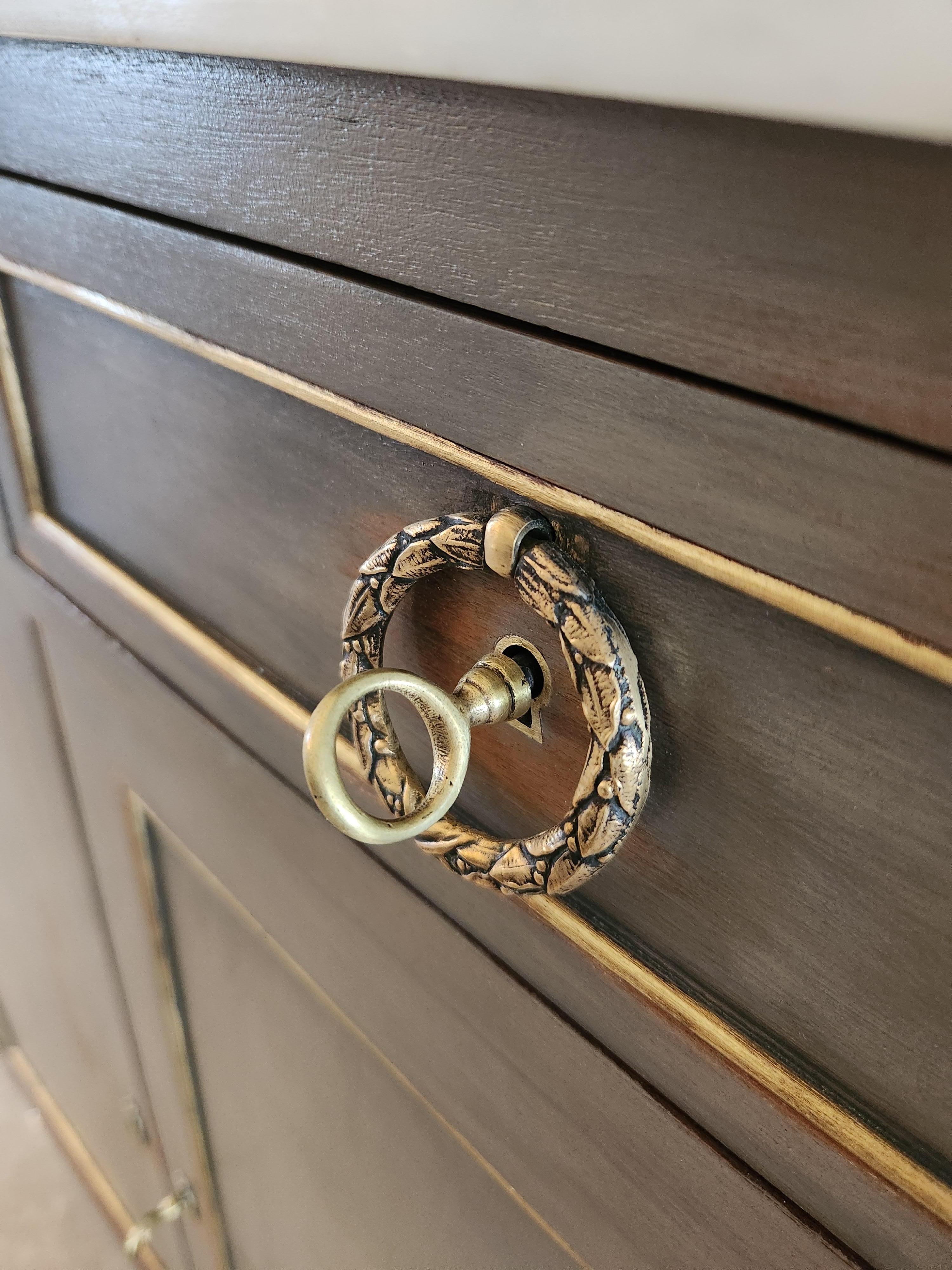 Antique French Louis XVI Buffet, marmo di Carrara, dettagli in bronzo in vendita 1