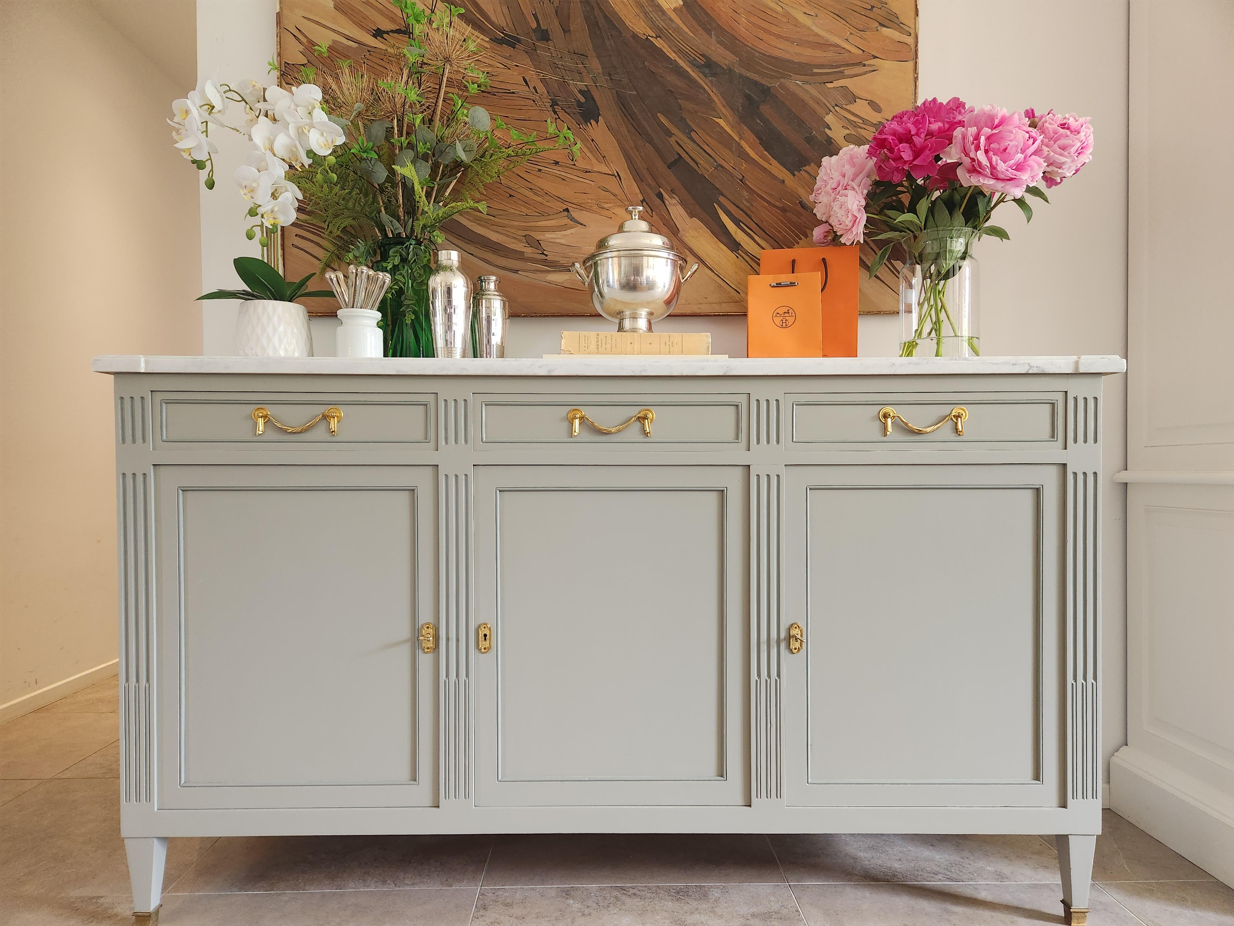 Marbre de Carrare Antique French Louis XVI Buffet, Carrara Marble en vente
