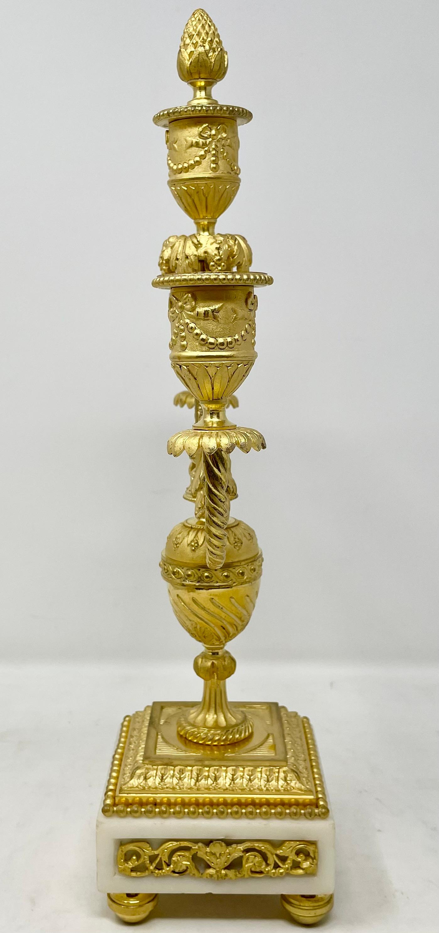 Antiguo Juego de Reloj D'Oré Francés Luis XVI de Mármol de Carrara y Bronce, Circa 1890. en venta 7