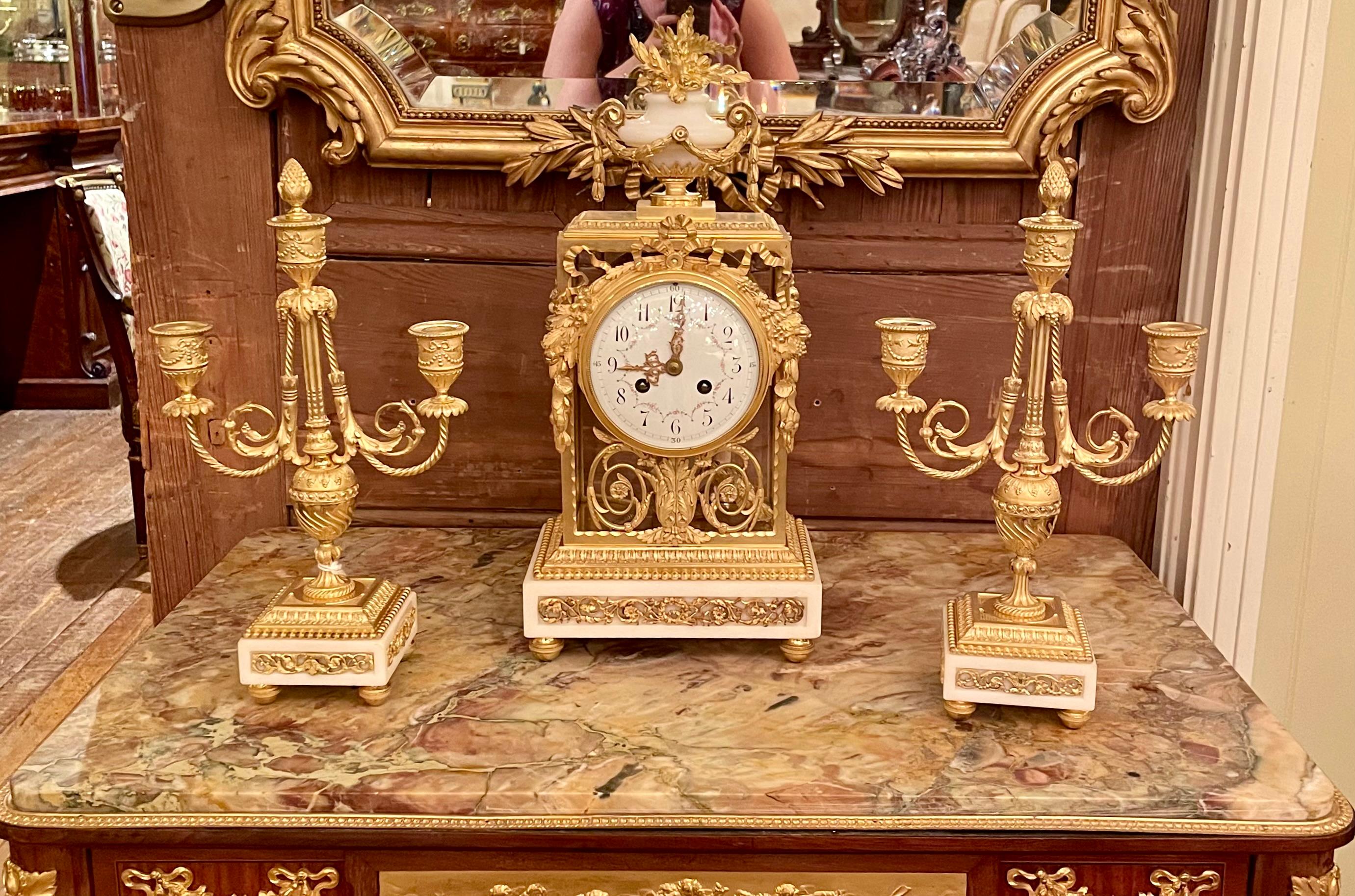 Antiguo Juego de Reloj D'Oré Francés Luis XVI de Mármol de Carrara y Bronce, Circa 1890. en venta 11