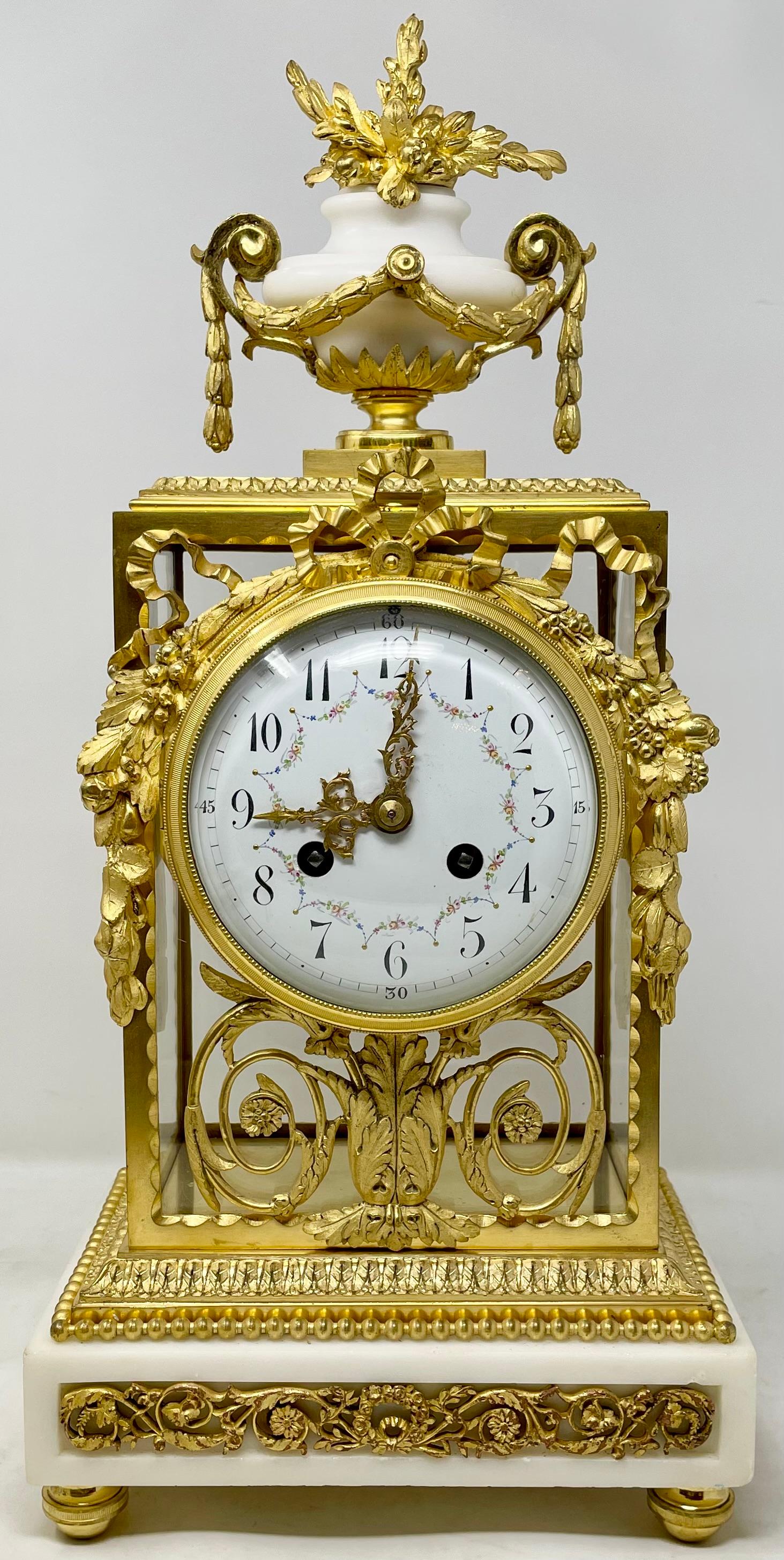 Antiguo Juego de Reloj D'Oré Francés Luis XVI de Mármol de Carrara y Bronce, Circa 1890. siglo XIX en venta