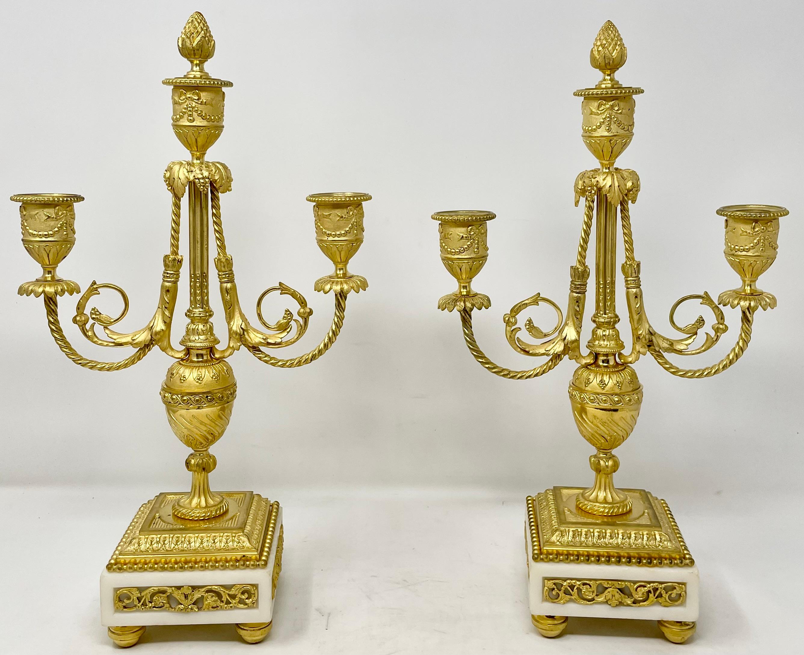 Antiguo Juego de Reloj D'Oré Francés Luis XVI de Mármol de Carrara y Bronce, Circa 1890. en venta 5