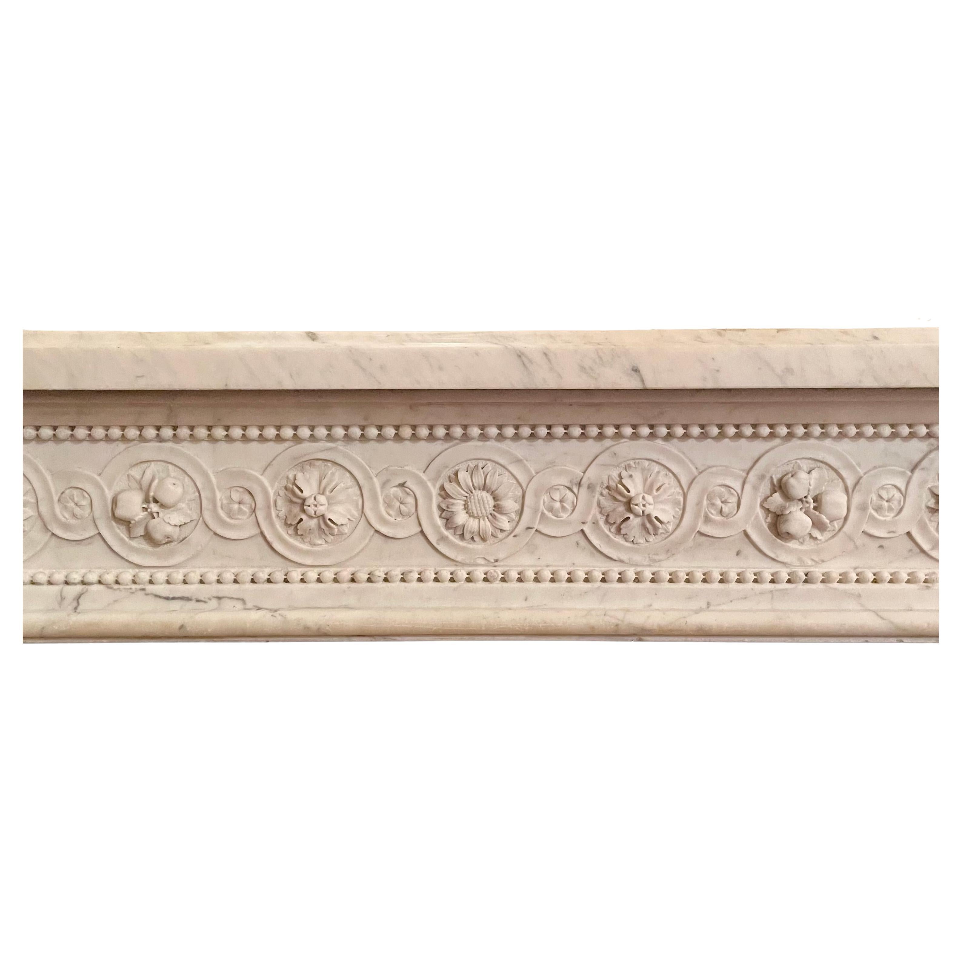 Marbre de Carrare Cheminée ancienne en marbre de Carrare Louis XVI, Circa 1860-1880. en vente