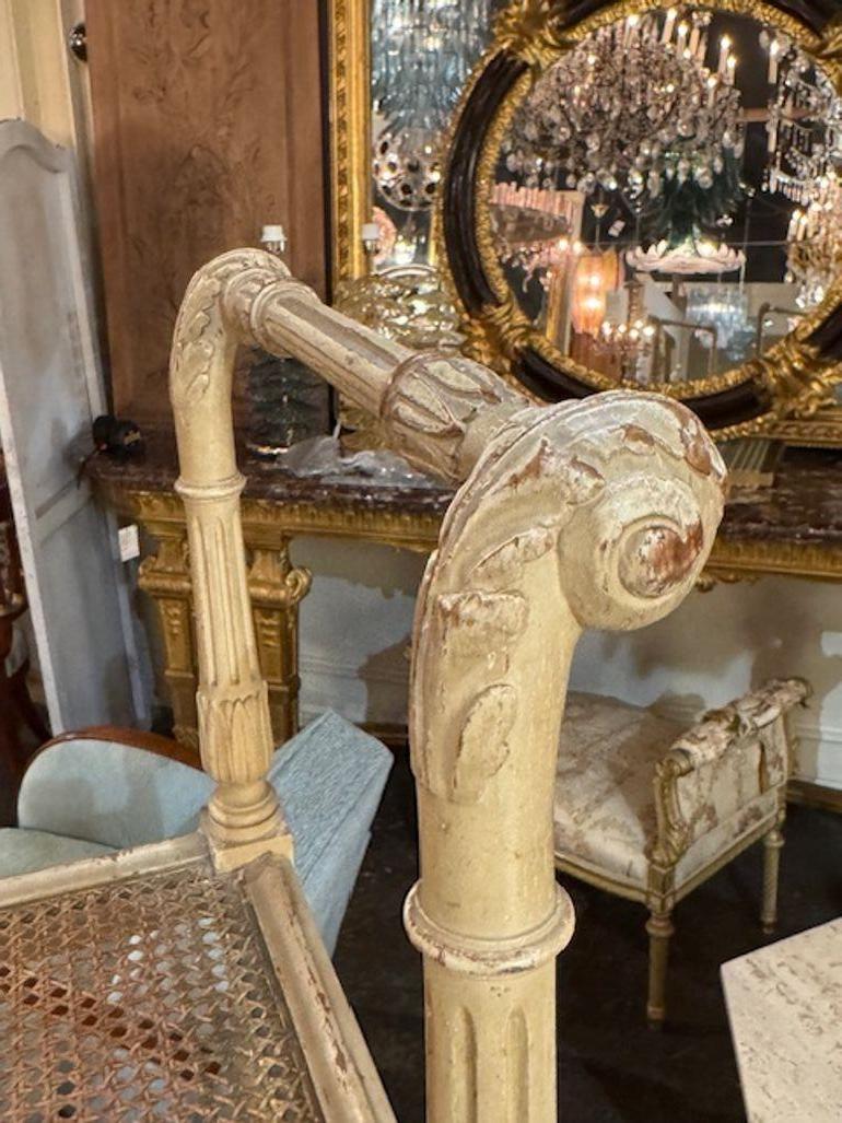 Antique Banc de Fenêtre Louis XVI sculpté et peint Bon état - En vente à Dallas, TX