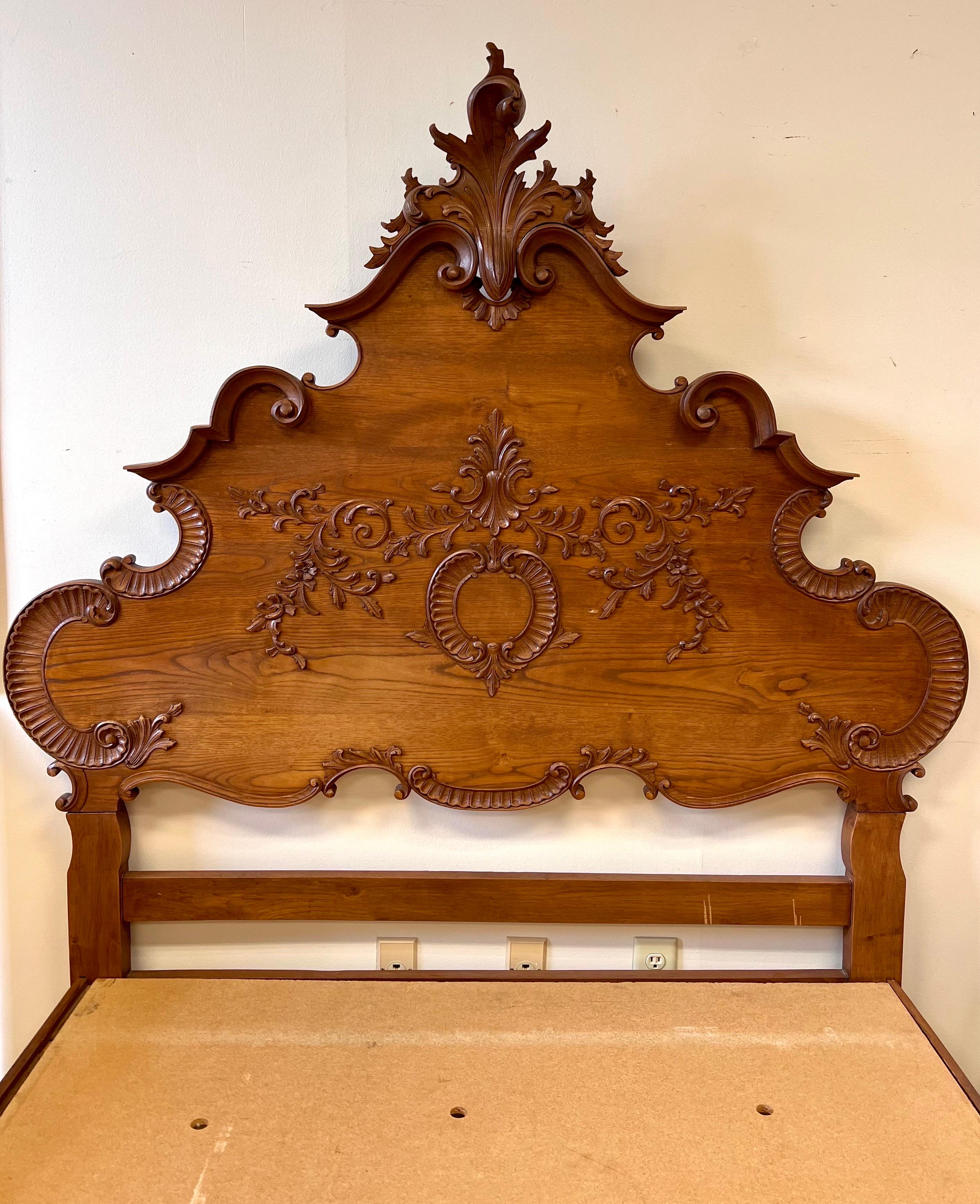 Antique French Louis XVI Carved Full Bed In Good Condition In West Hartford, CT