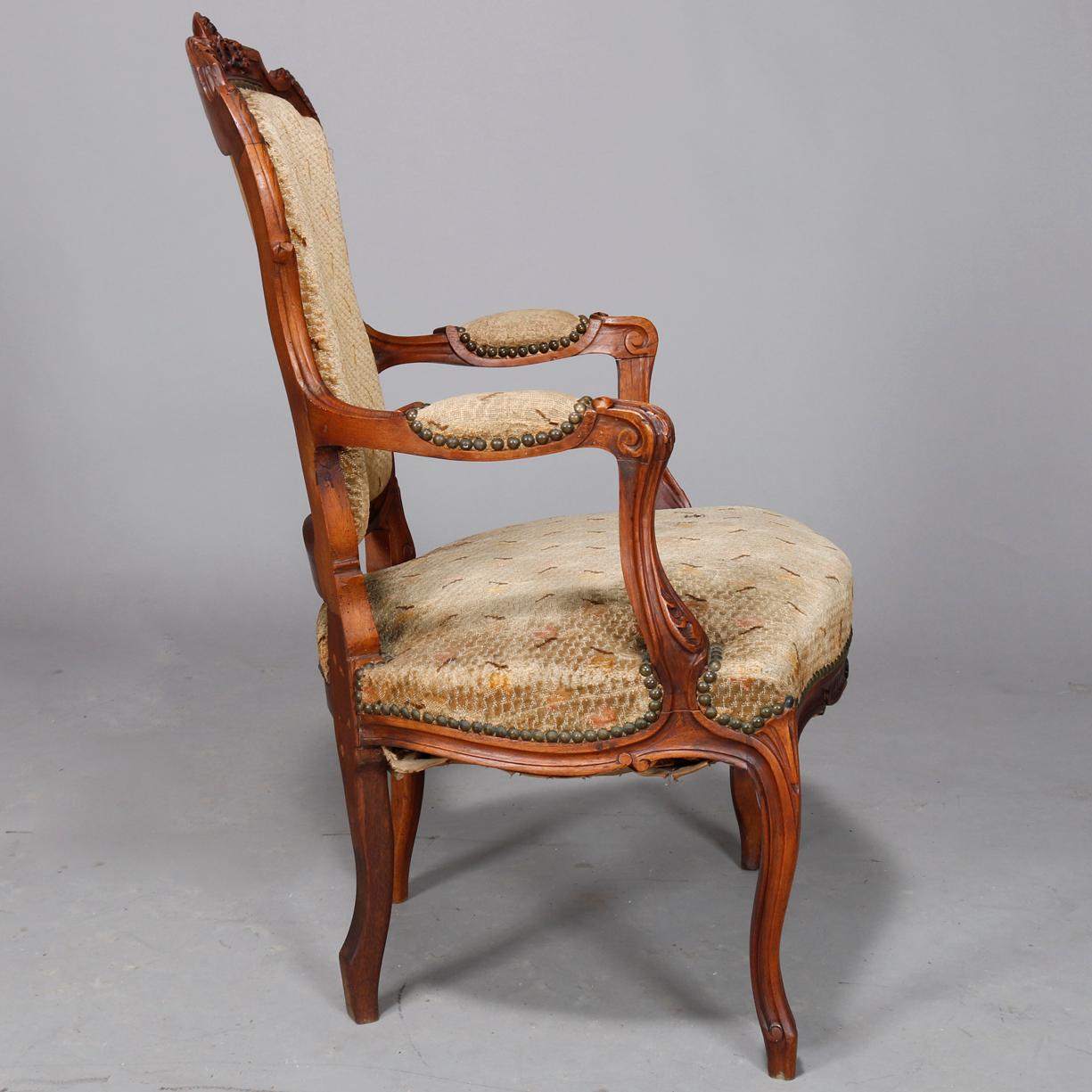 Antikes französisches Louis XVI.-Parlor-Set aus geschnitztem Nussbaumholz, Wohnzimmer- und Sessel im Angebot 4