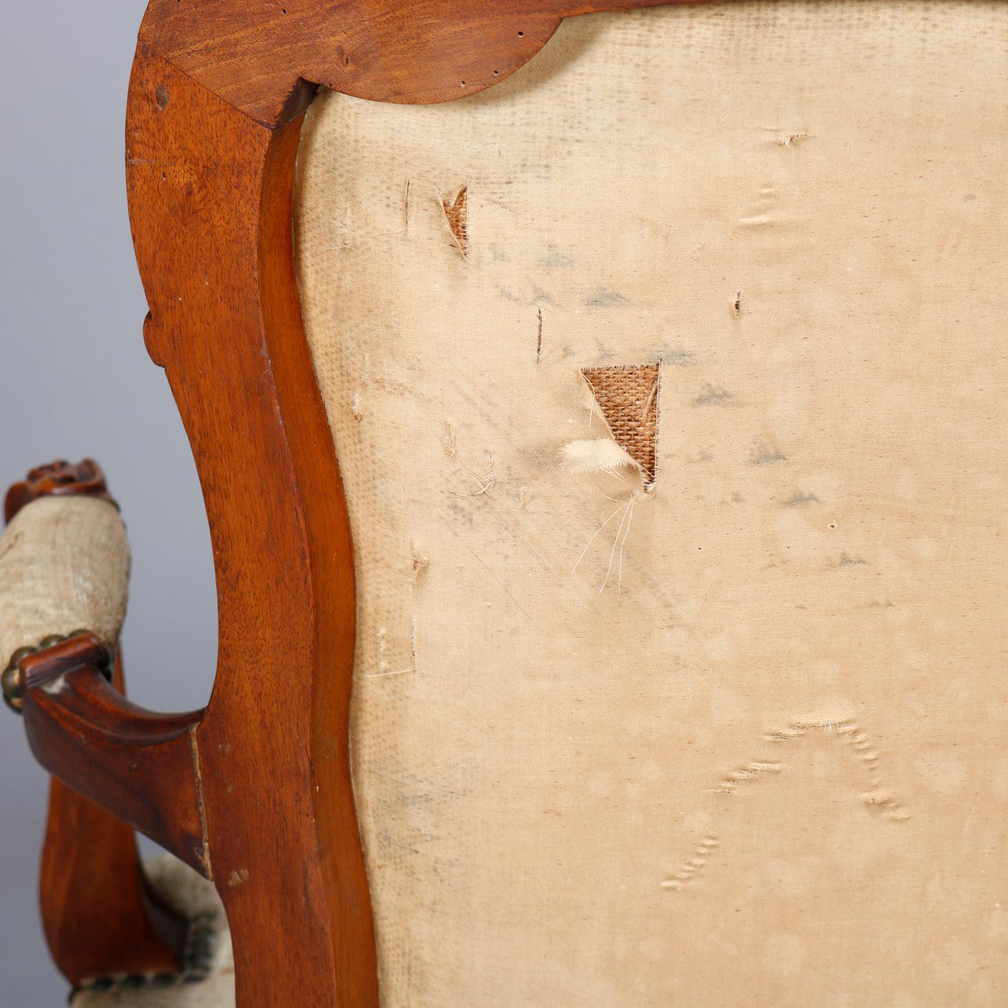 Antikes französisches Louis XVI.-Parlor-Set aus geschnitztem Nussbaumholz, Wohnzimmer- und Sessel im Angebot 6