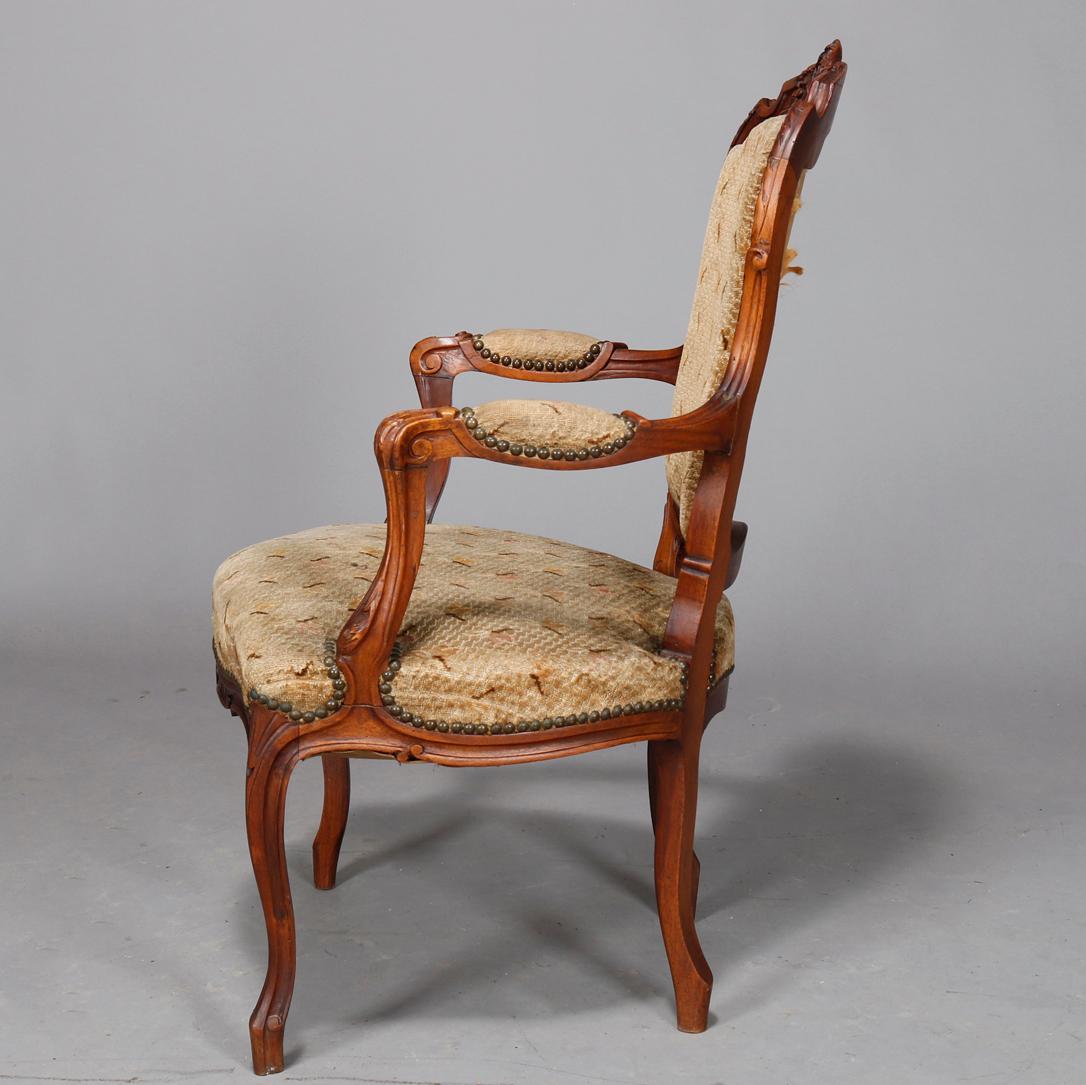 Antikes französisches Louis XVI.-Parlor-Set aus geschnitztem Nussbaumholz, Wohnzimmer- und Sessel im Angebot 2