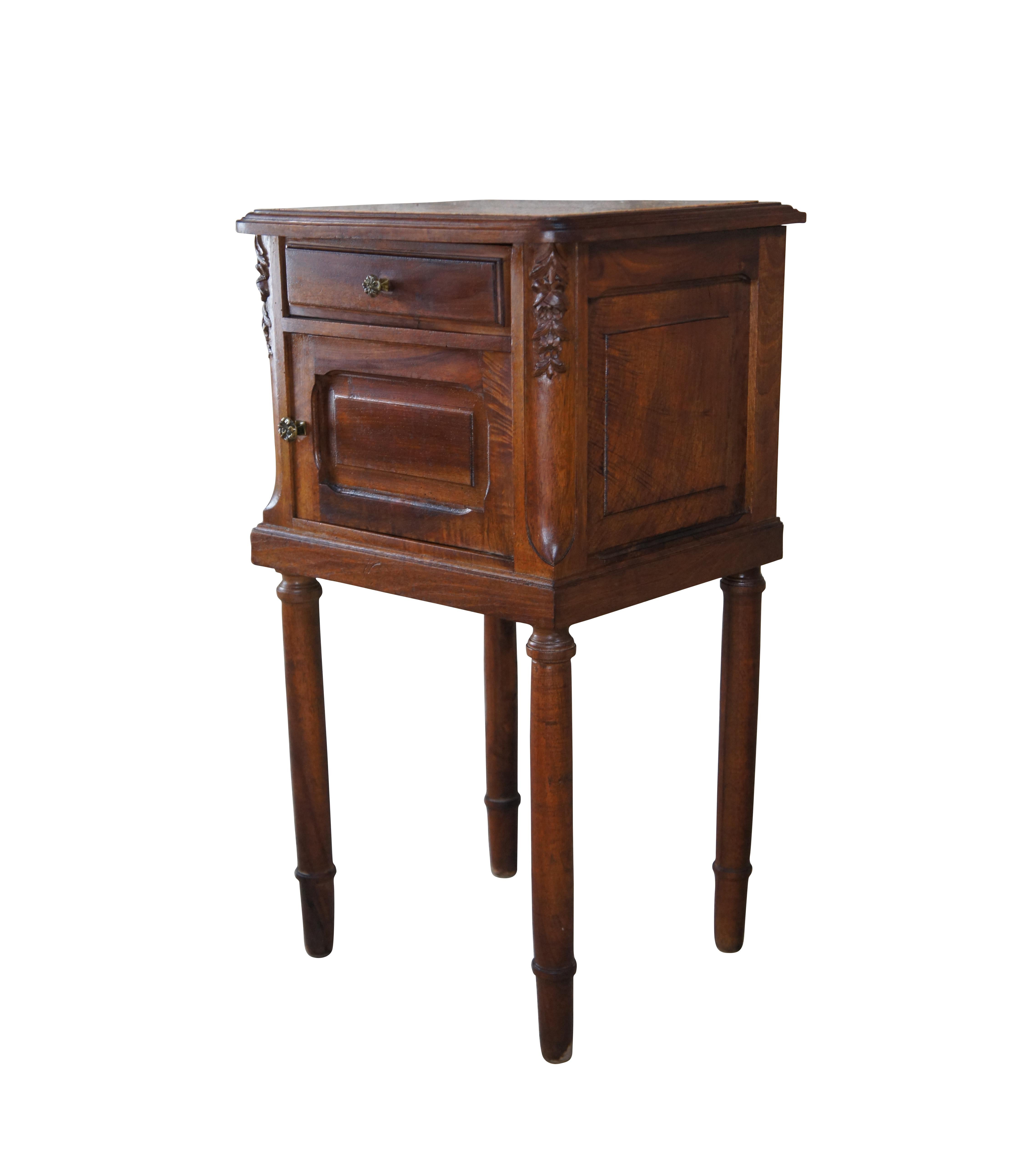 Antique French Louis XVI Carved Walnut Travertine Top Bedside Table Nightstand In Good Condition In Dayton, OH