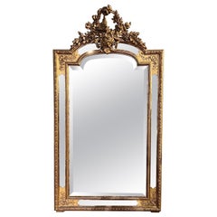 Cadre en bois sculpté français ancien Louis XVI avec miroir biseauté à la feuille d'or, vers 1890