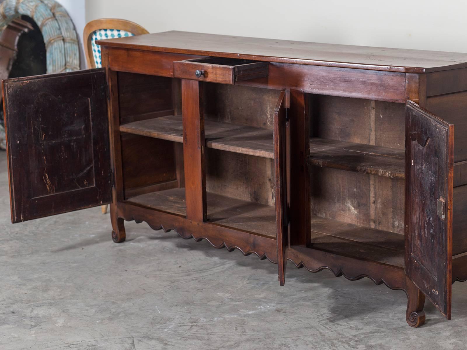 Antique French Louis XVI Cherrywood Buffet Credenza Enfilade, France, circa 1780 In Excellent Condition For Sale In Houston, TX