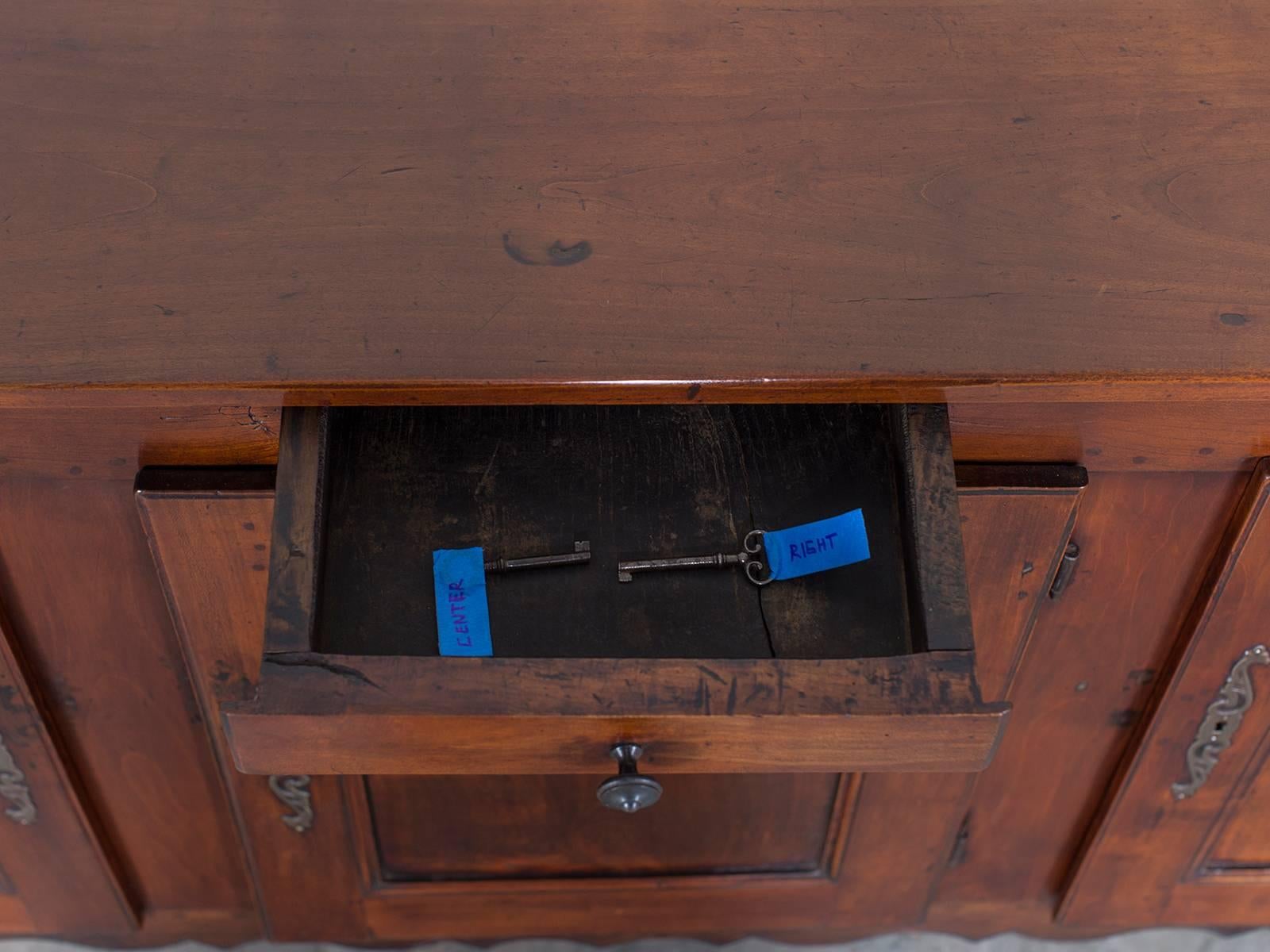 Antique French Louis XVI Cherrywood Buffet Credenza Enfilade, France, circa 1780 For Sale 1