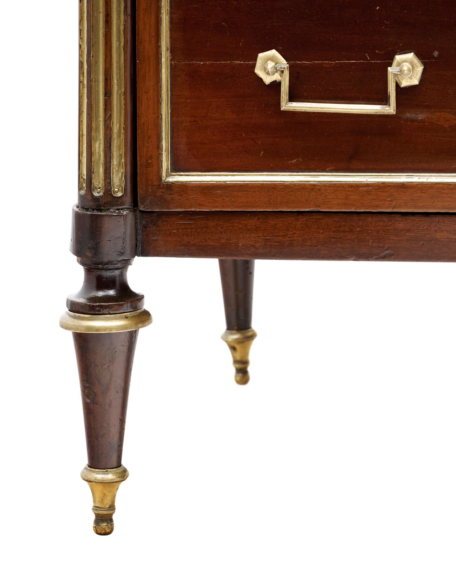 Antique French Louis XVI Chest In condizioni buone in vendita a Austin, TX