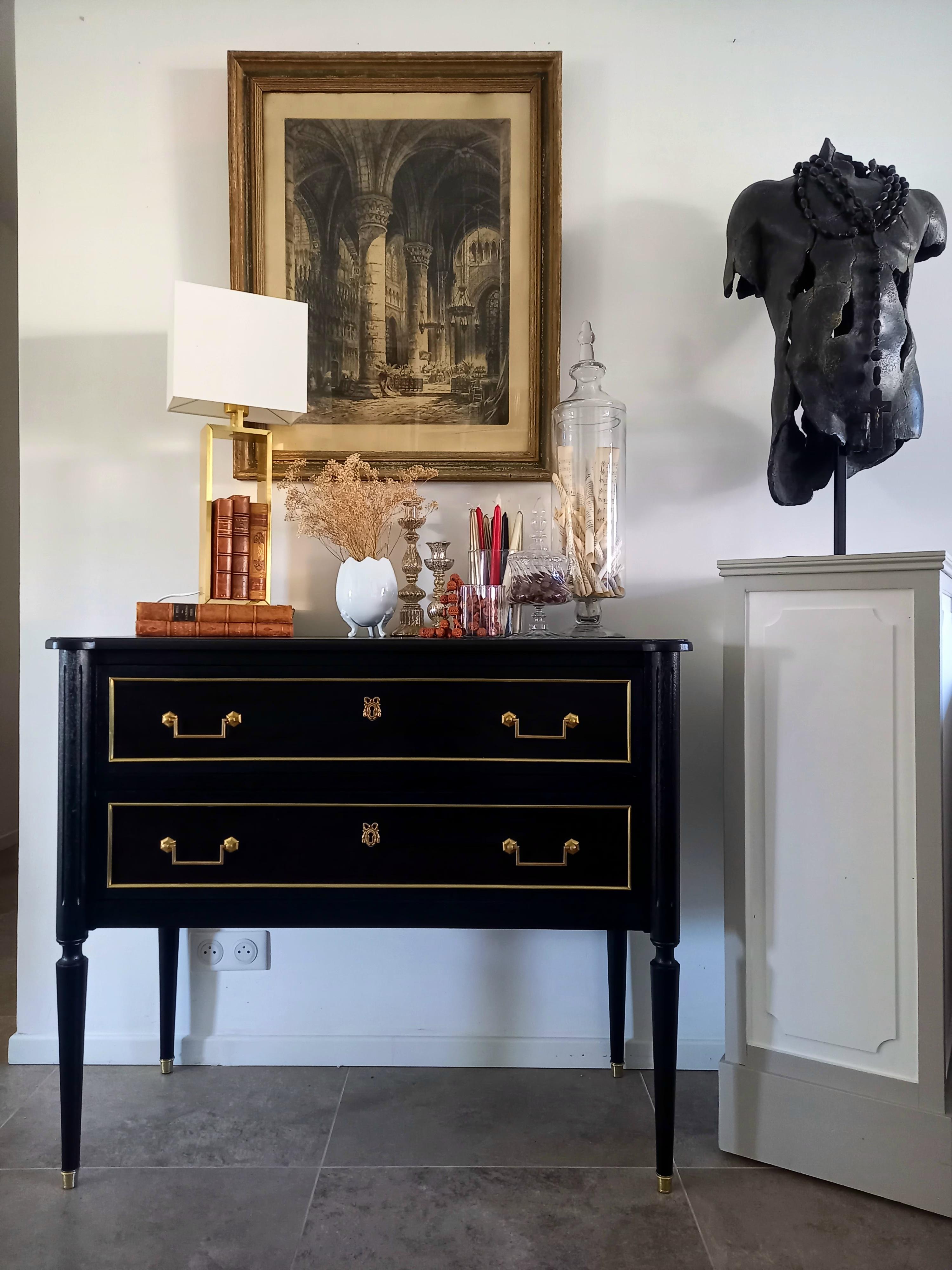 Antique French Louis XVI style chest of drawers, fluted legs and long feet finished with golden bronze clogs.
Two dovetailed drawers with brass details and bronze poignées.
 