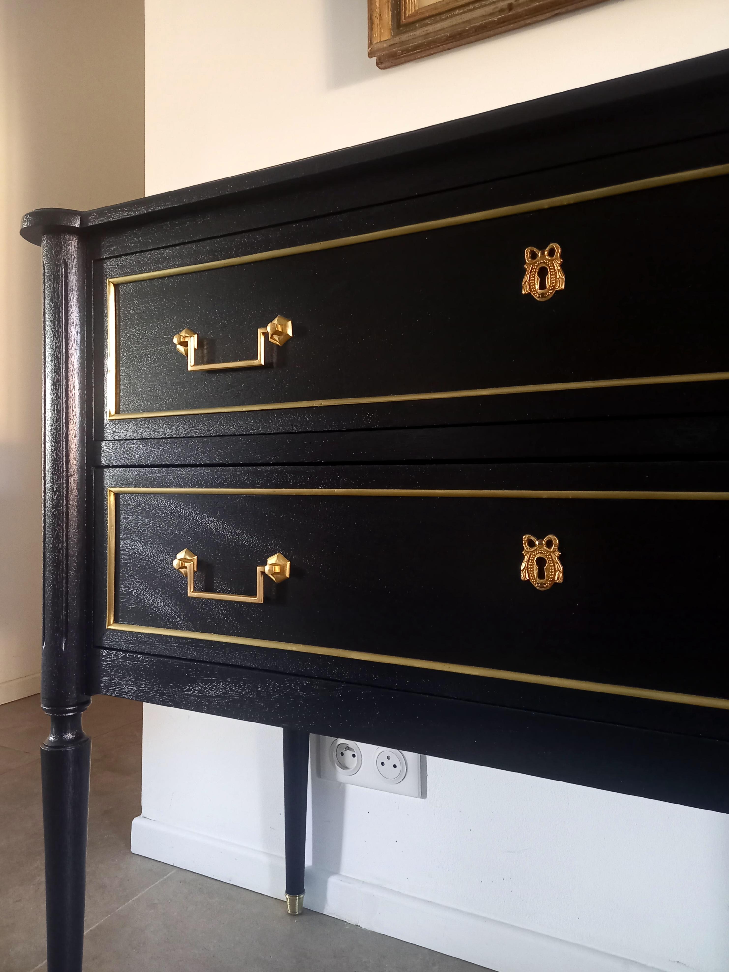 Antique French Louis XVI Chest of Drawers Commode, Bronze and Brass In Good Condition For Sale In Senonches, Centre-Val de Loire
