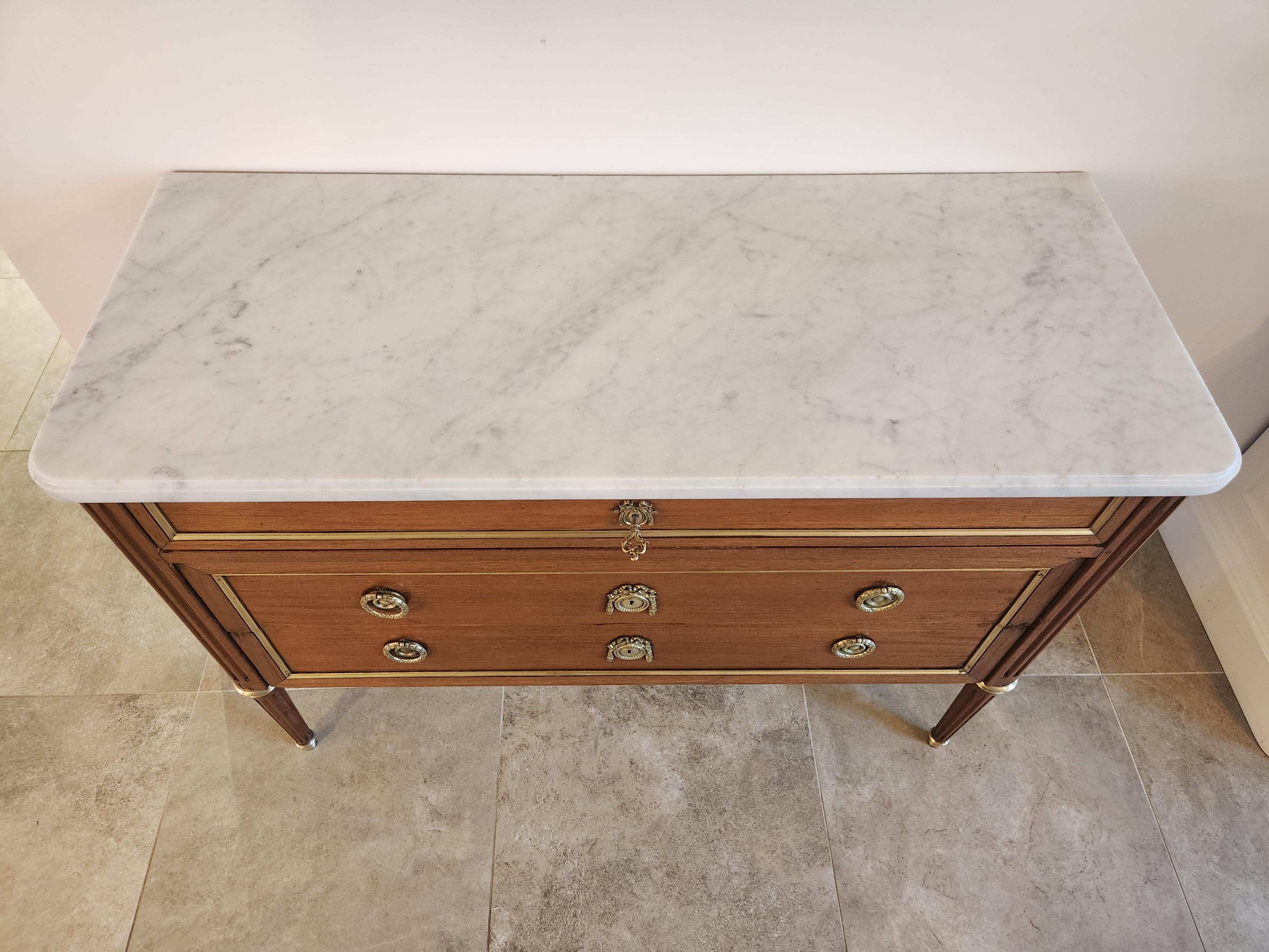 Antique French Luigi XVI Cassettiera Commode, bronzo e marmo di Carrara in vendita 5