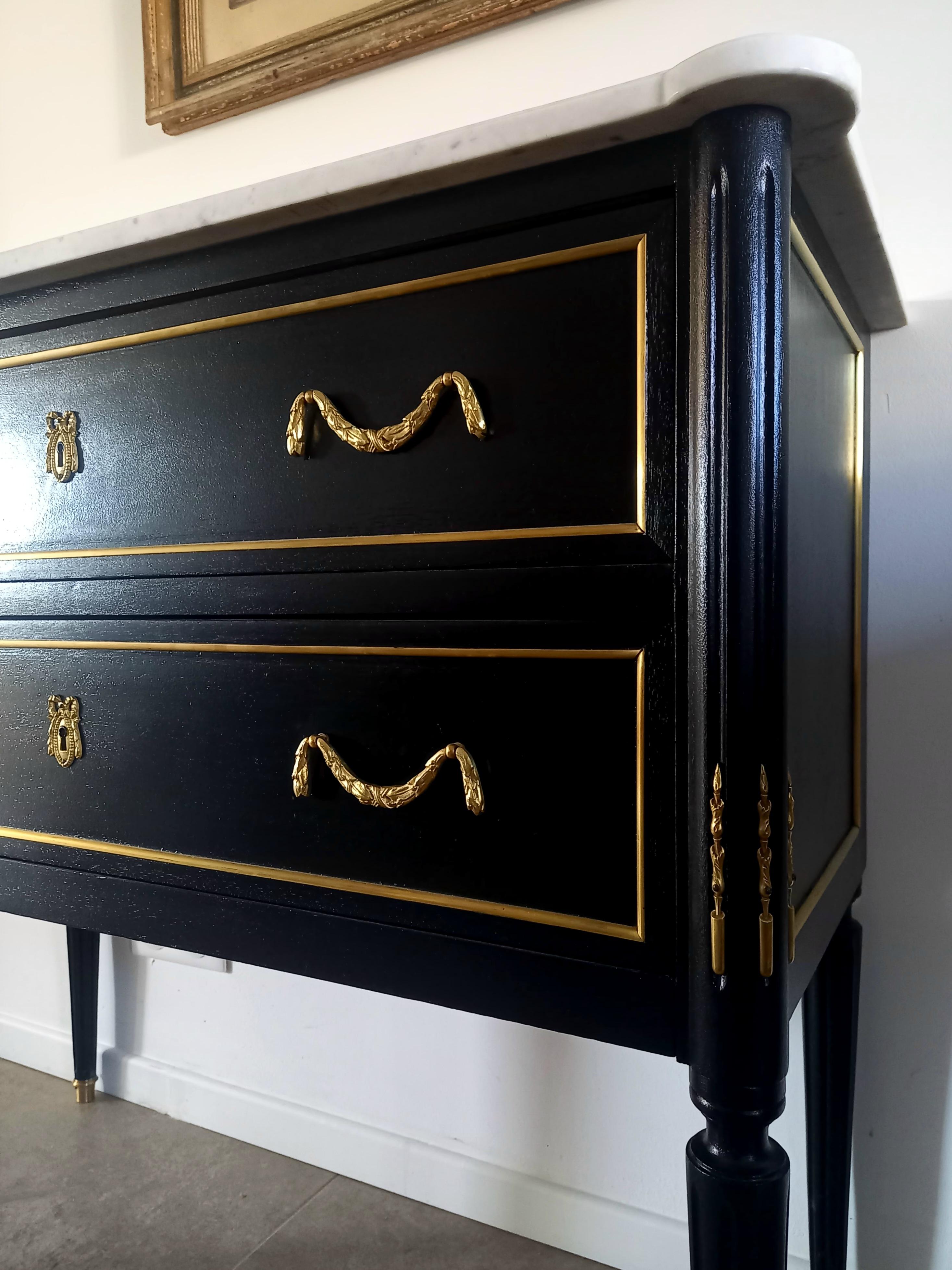 Antique French Louis XVI Chest of Drawers Commode Carrara Marble, Bronze & Brass For Sale 1