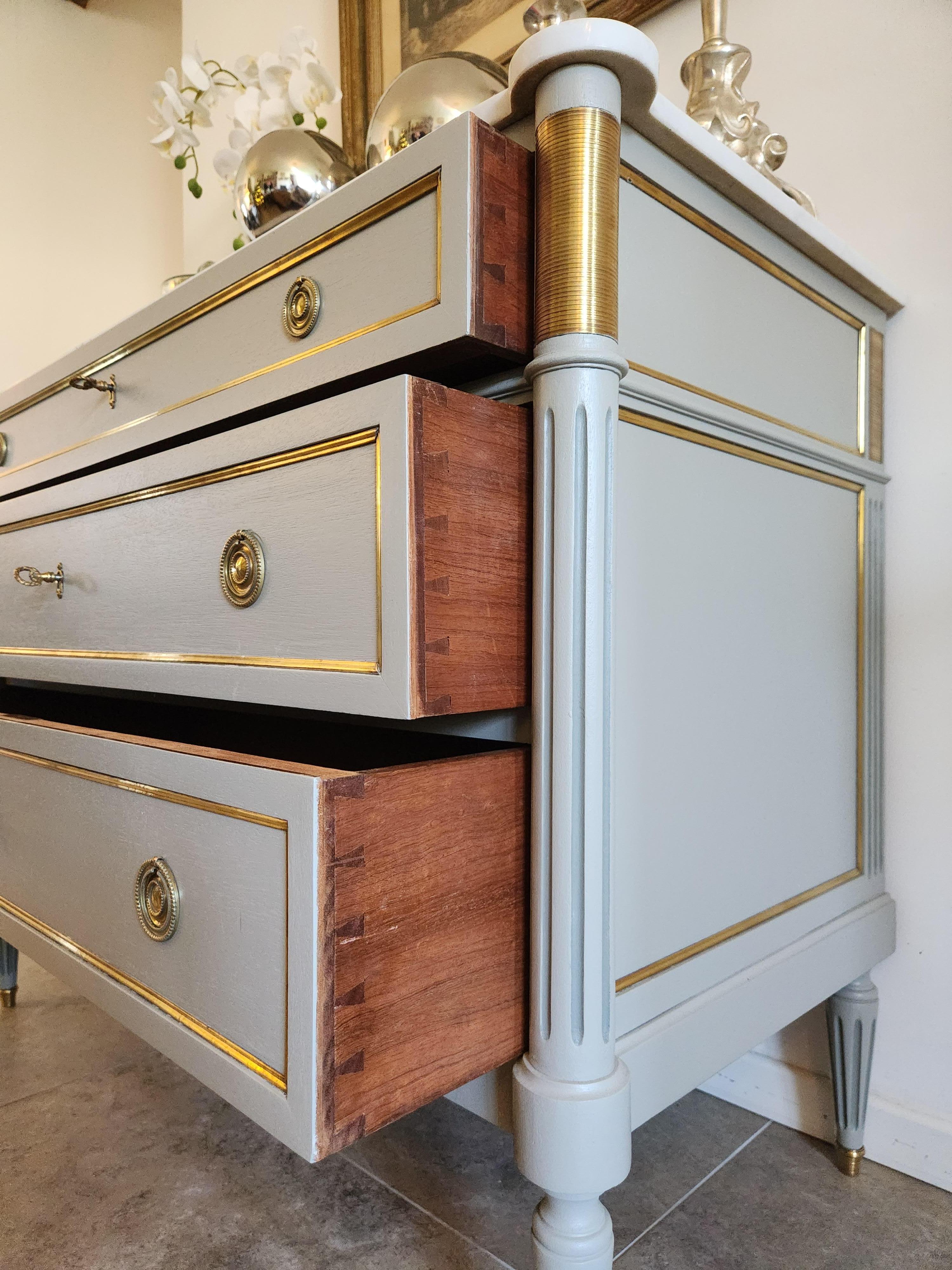 Antique French, Louis XVI Chest of Drawers Commode, Carrara Marble & Bronze In condizioni buone in vendita a Senonches, Centre-Val de Loire