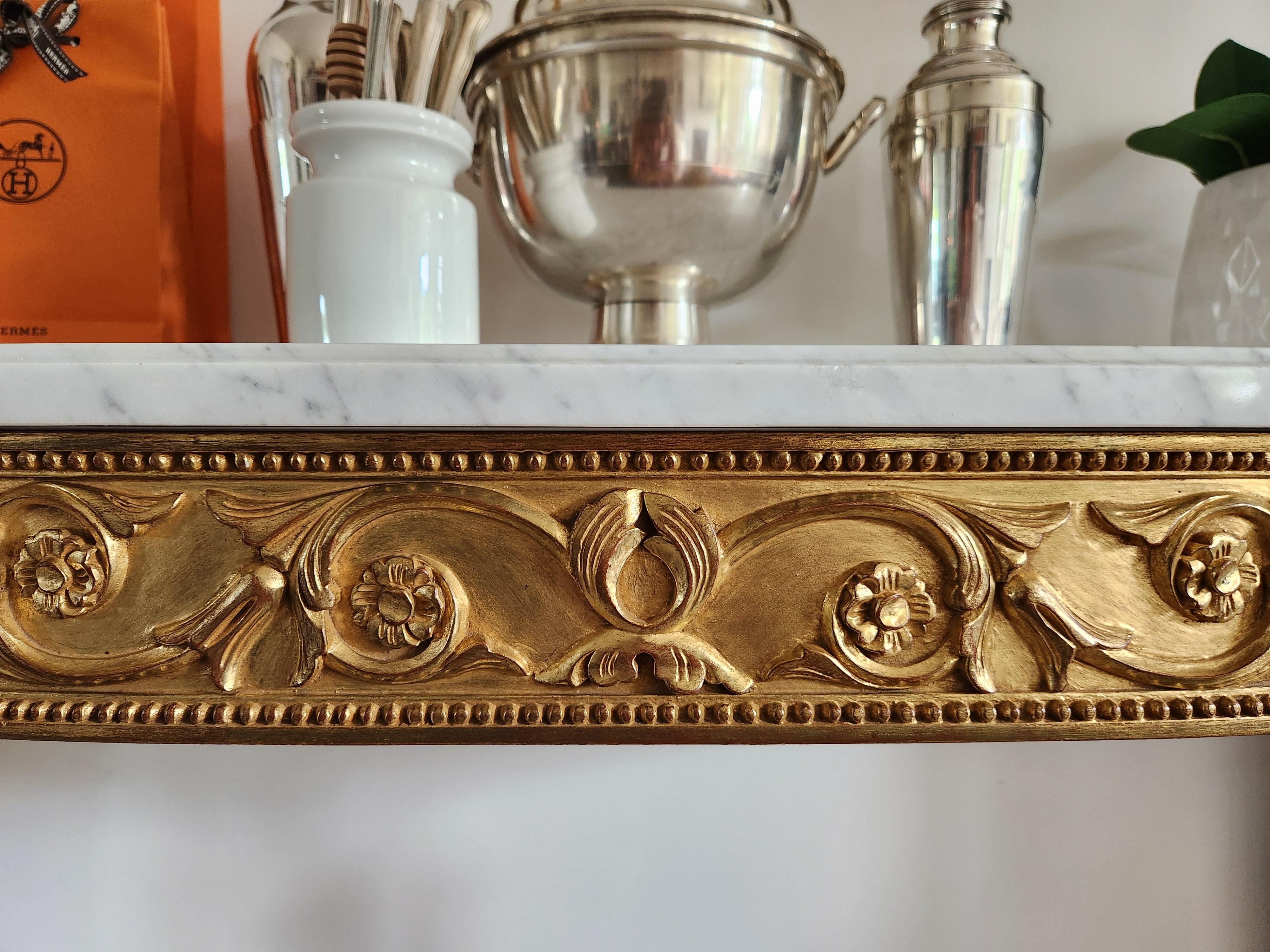 Antique French Console Luigi XVI, legno dorato e marmo di Carrara in vendita 4
