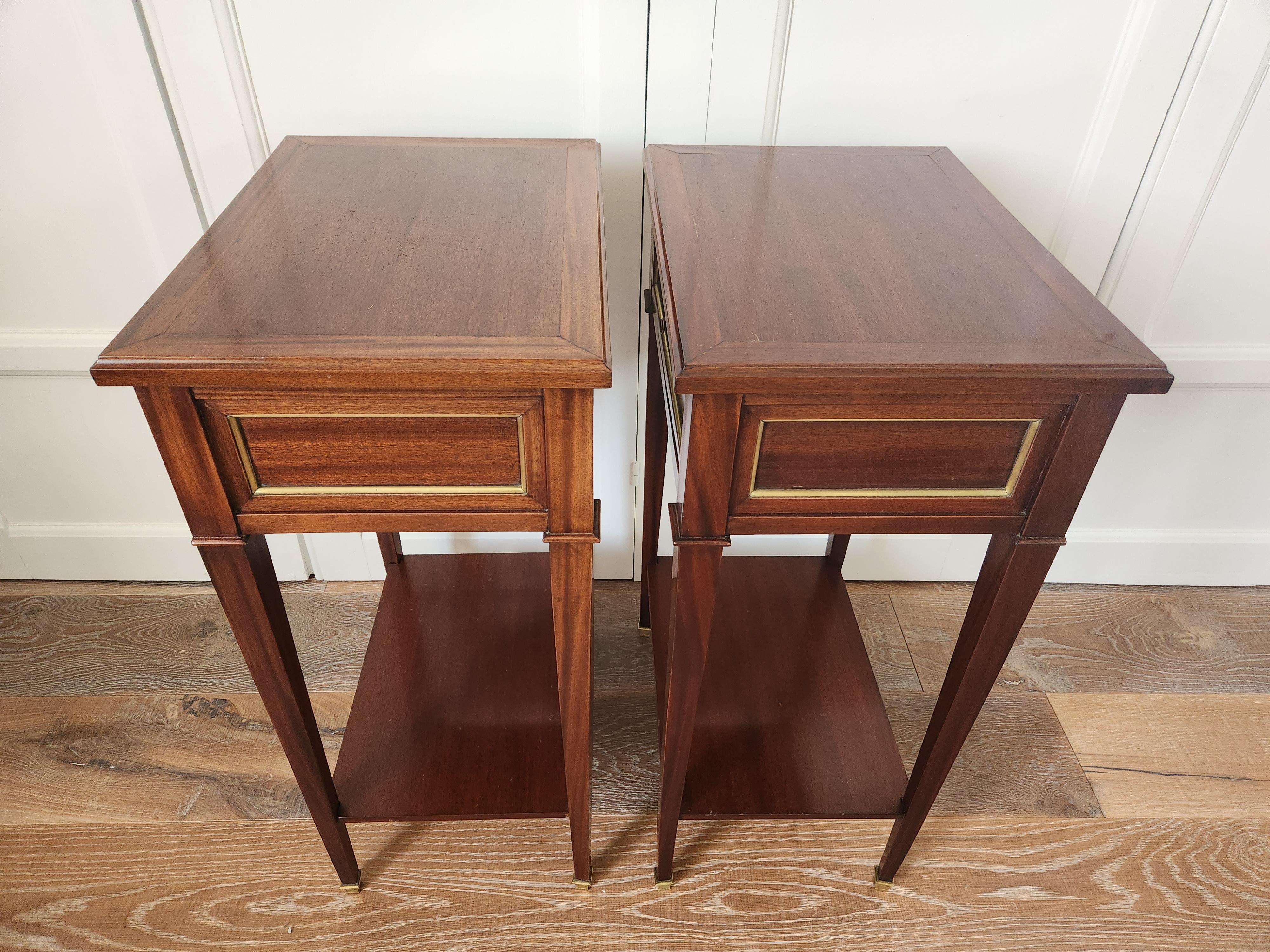 Antique French Louis XVI Directoire Pair Of Nightstands, Side Tables en venta 3