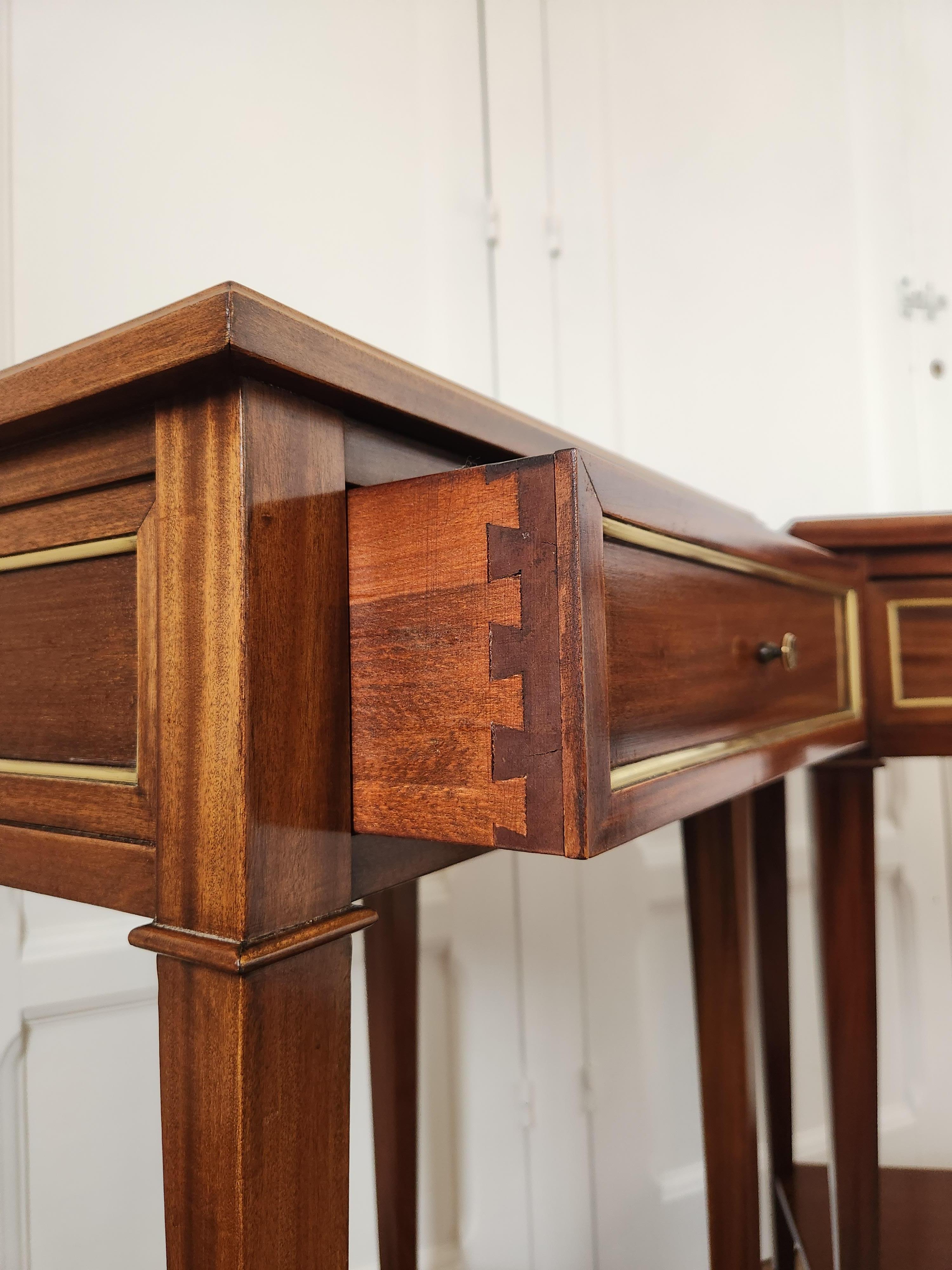 Antique French Louis XVI Directoire Pair Of Nightstands, Side Tables en venta 1