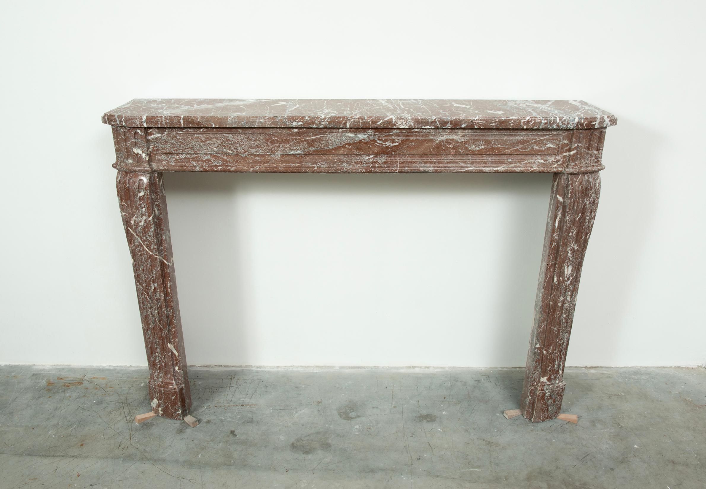 Antique French Louis XVI Fireplace Mantel In Good Condition For Sale In Haarlem, Noord-Holland