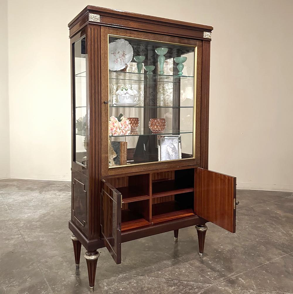 Vitrine française ancienne Louis XVI en acajou flammé en vente 2