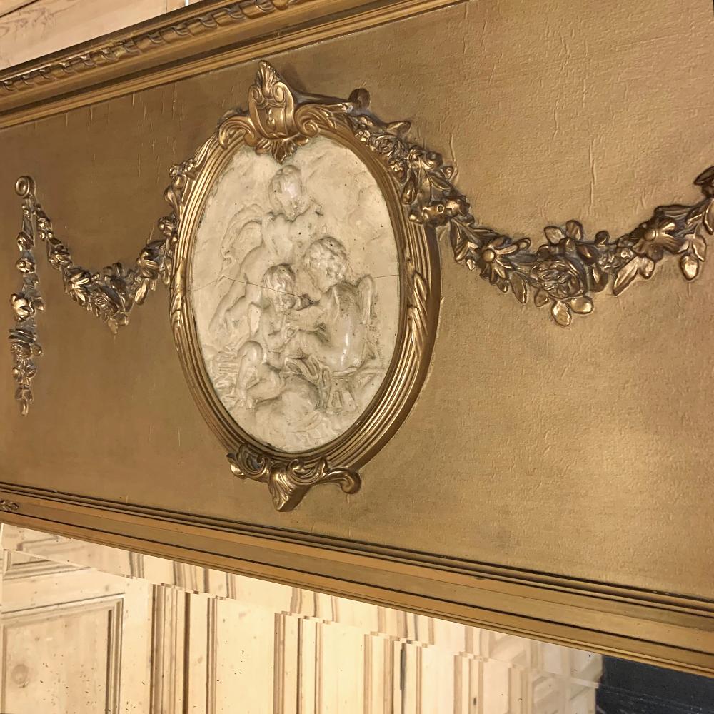Trumeau français ancien de style Louis XVI doré avec camée Bon état - En vente à Dallas, TX