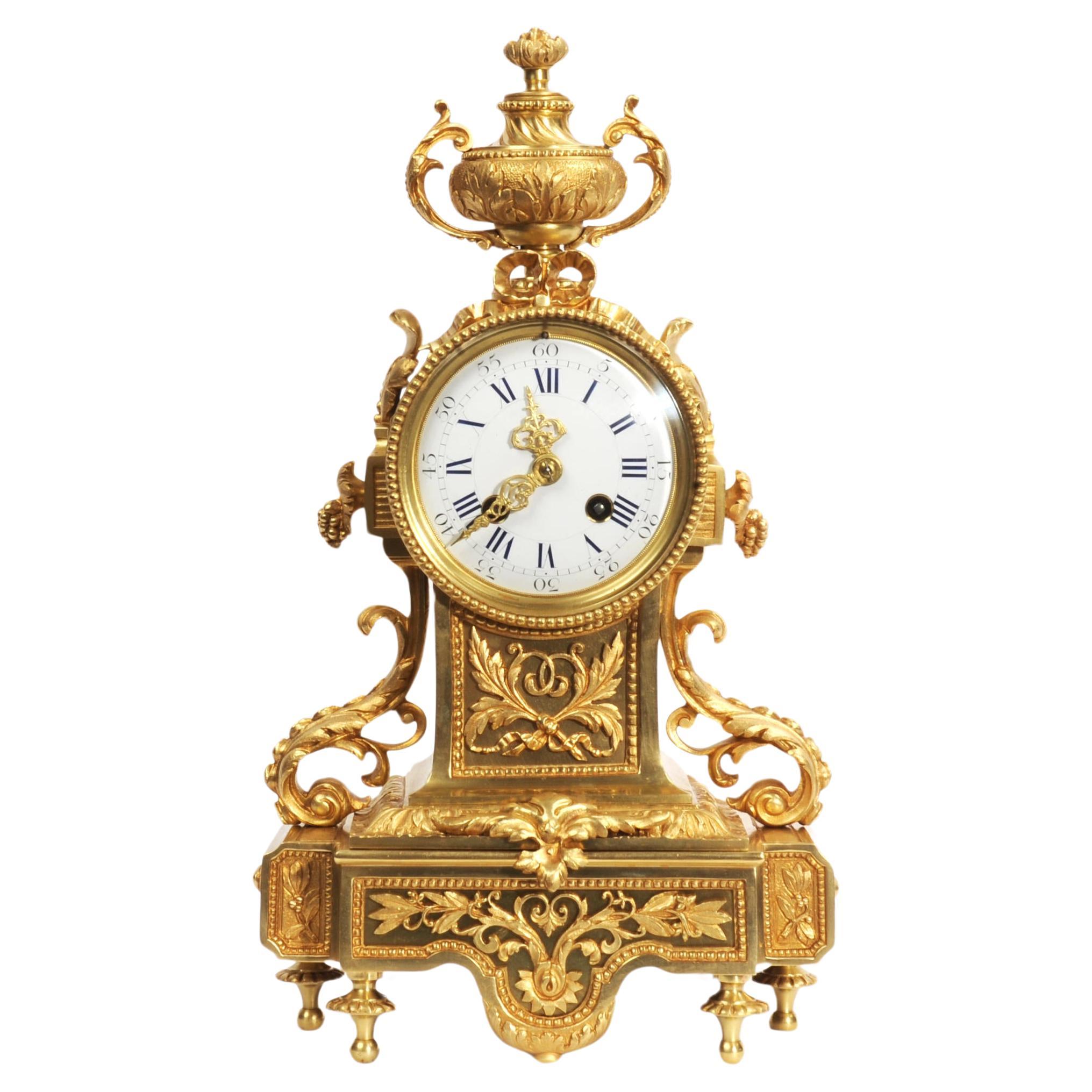 Antike französische Louis-XVI-Uhr aus vergoldeter Bronze