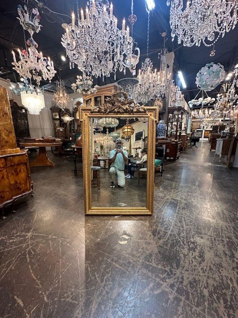 Français Antique French Louis XVI Giltwood Mirror (miroir en bois doré) en vente