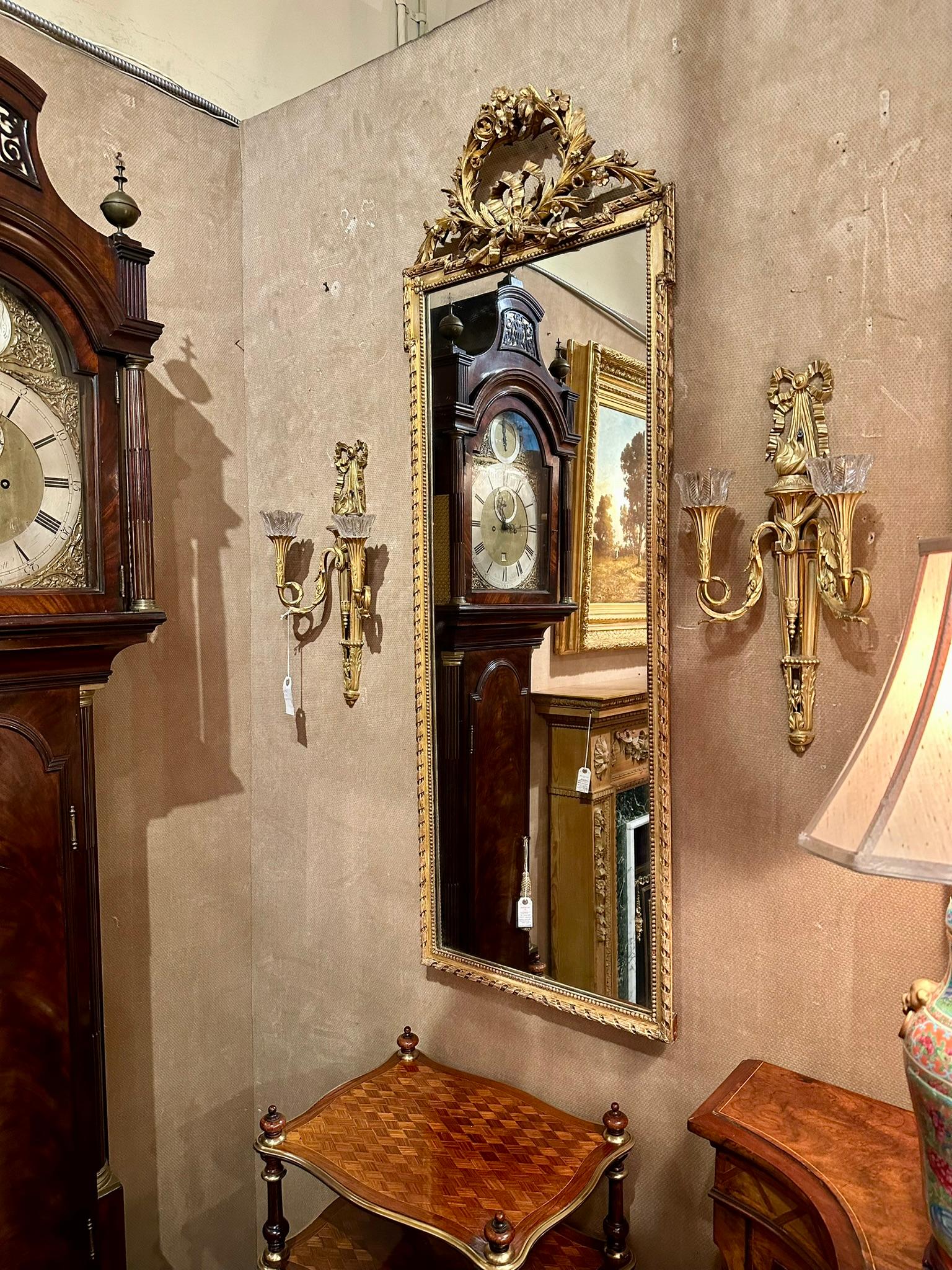 Bois doré Antique miroir de pilier français Louis XVI en bois doré, vers 1890. en vente