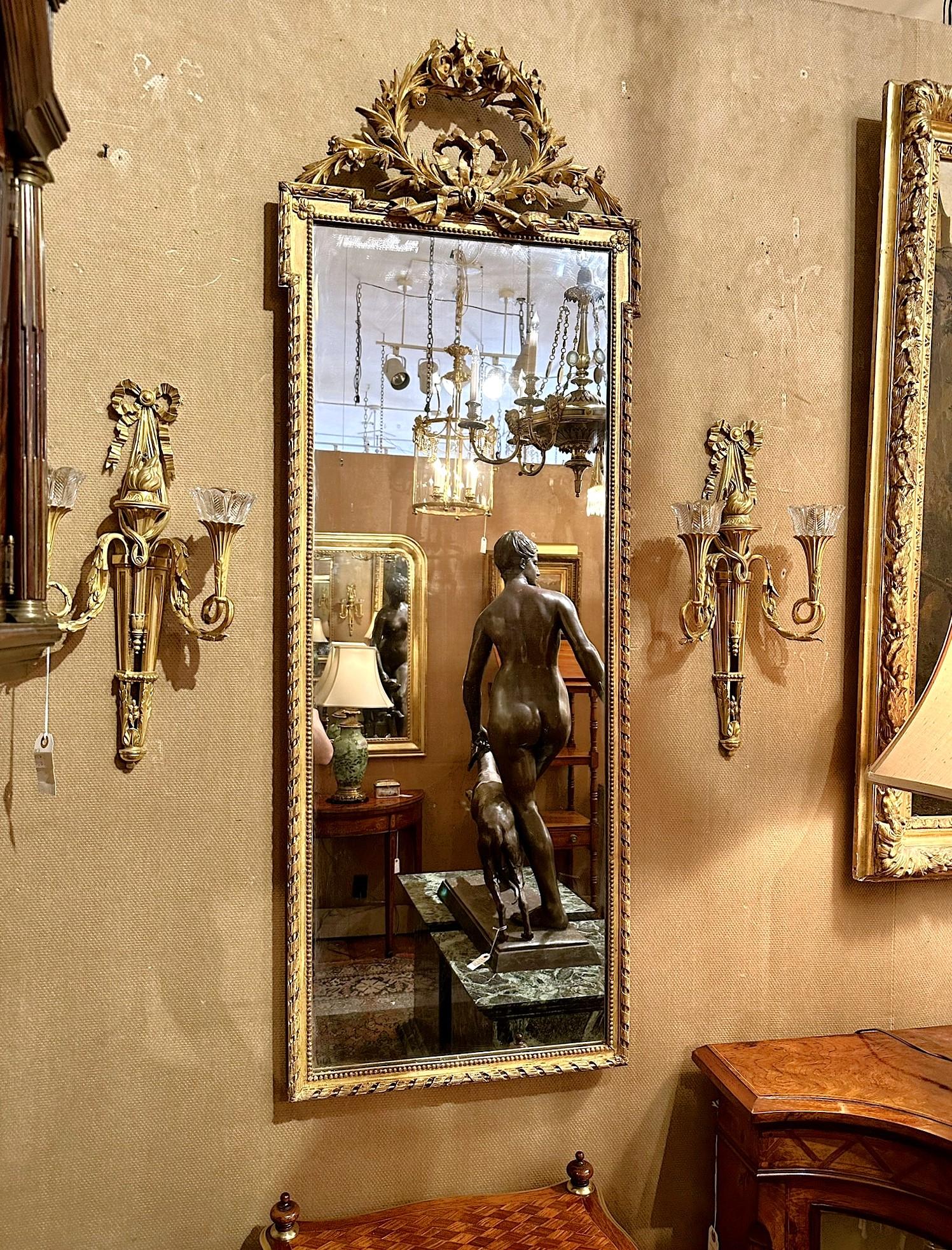 Antique miroir de pilier français Louis XVI en bois doré, vers 1890. en vente 1
