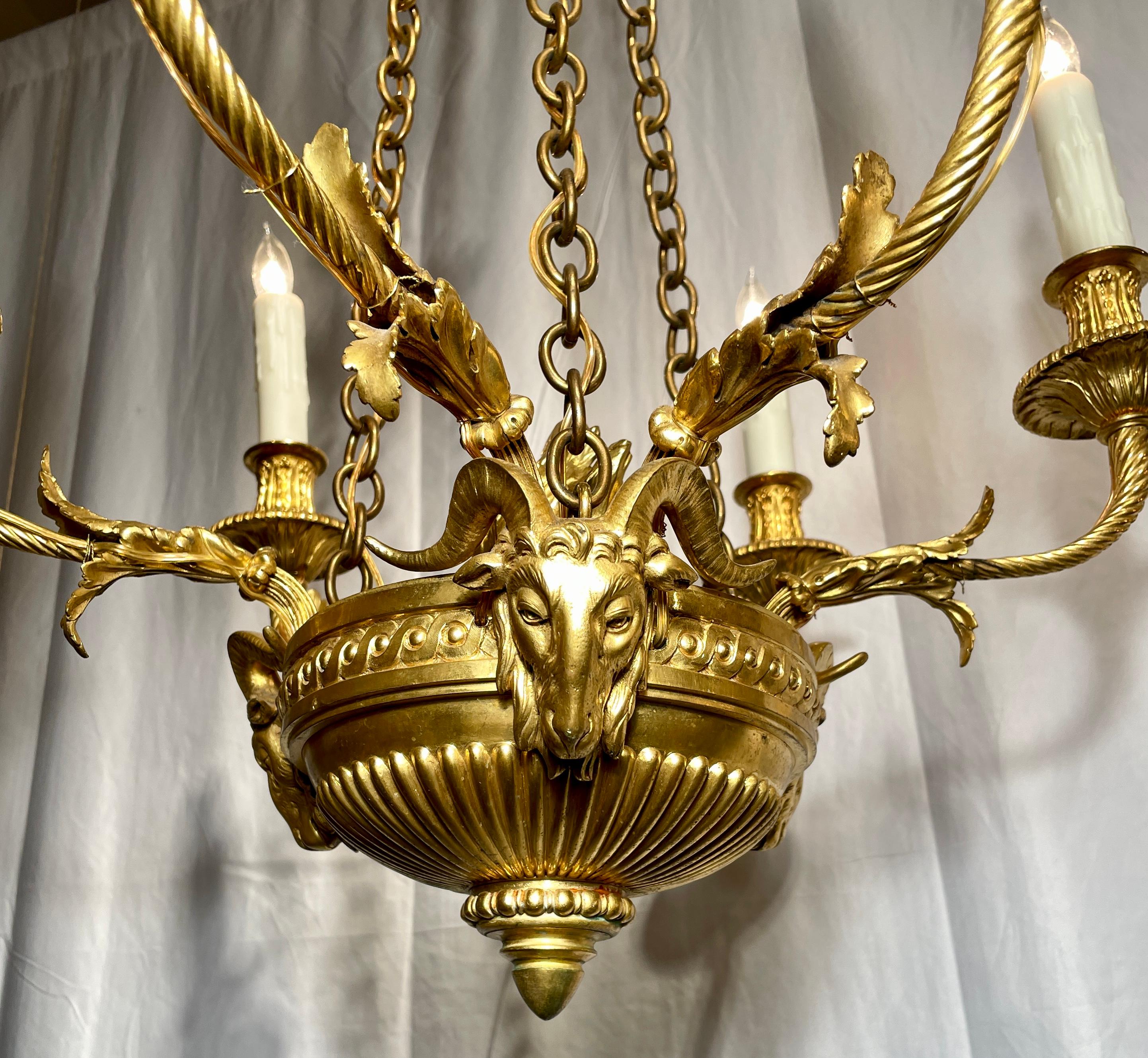 Lustre français ancien de style Louis XVI à 6 lumières en bronze doré, vers 1880. Bon état - En vente à New Orleans, LA